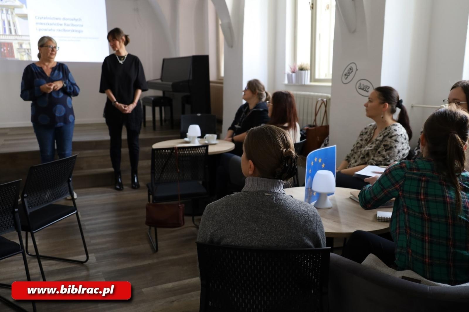 Zdjęcie w galerii na portalu naszraciborz.pl: Polsko-czeskie spotkanie bibliotekarzy w Karwinie w ramach projektu BIBLIOTEKA NIE oGRANICzA wiadomości z regionu