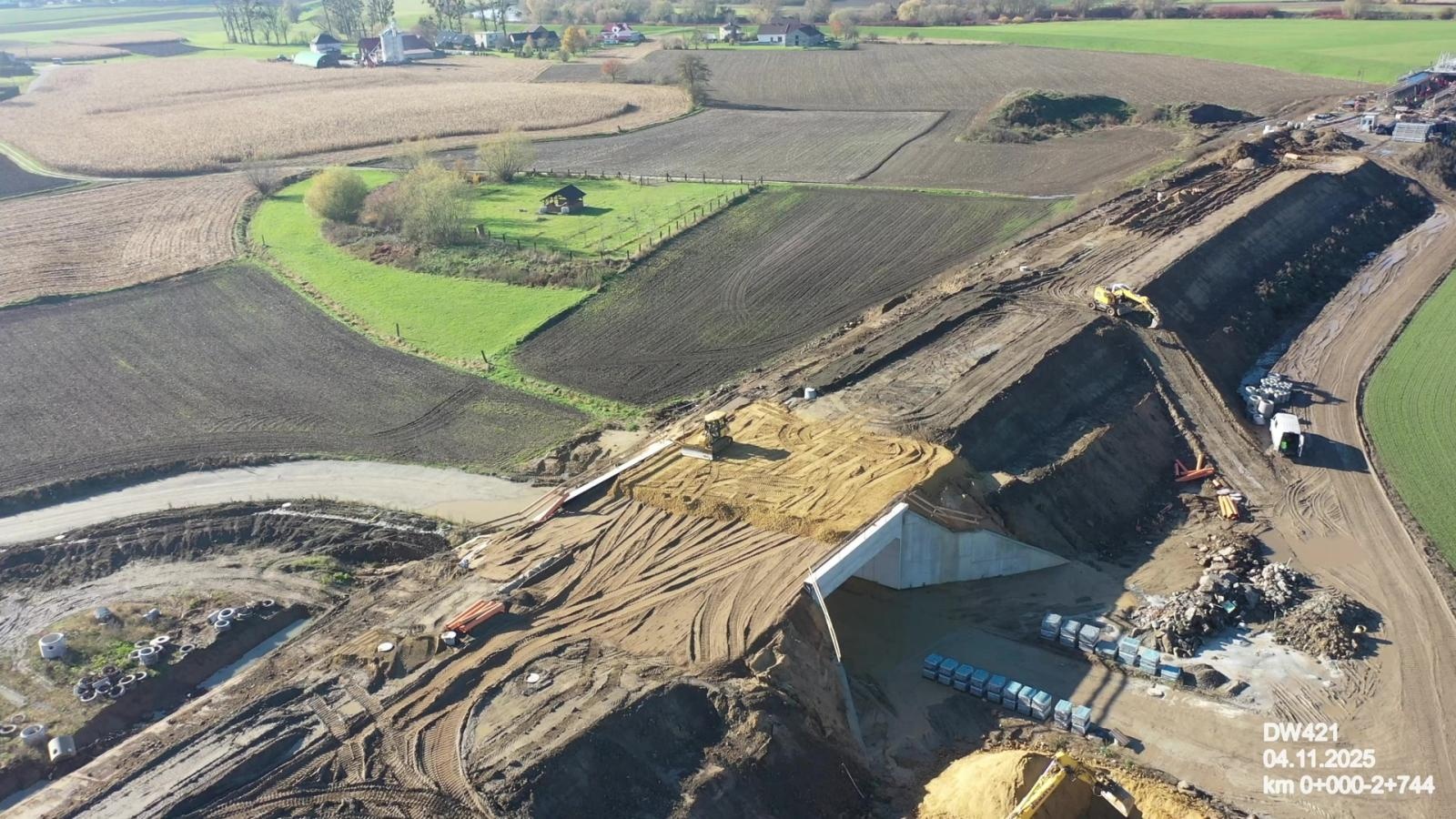 Zdjęcie w galerii na portalu naszraciborz.pl: Budowa mostu pod Raciborzem. Budowlańcy przekroczyli półmetek [FOTO] wiadomości z regionu