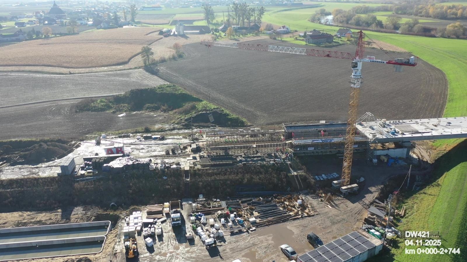 Zdjęcie w galerii na portalu naszraciborz.pl: Budowa mostu pod Raciborzem. Budowlańcy przekroczyli półmetek [FOTO] wiadomości z regionu