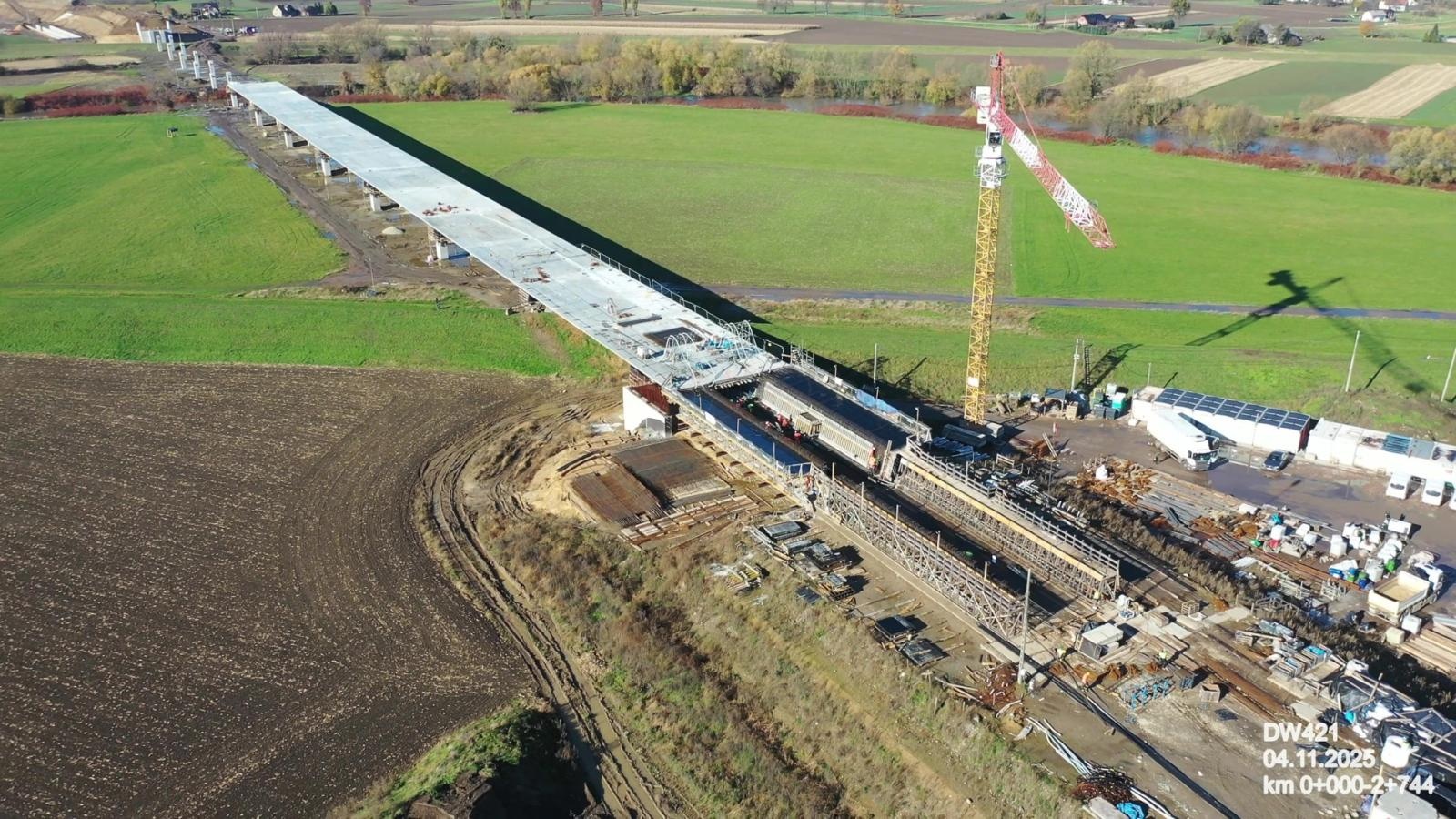 Zdjęcie w galerii na portalu naszraciborz.pl: Budowa mostu pod Raciborzem. Budowlańcy przekroczyli półmetek [FOTO] wiadomości z regionu