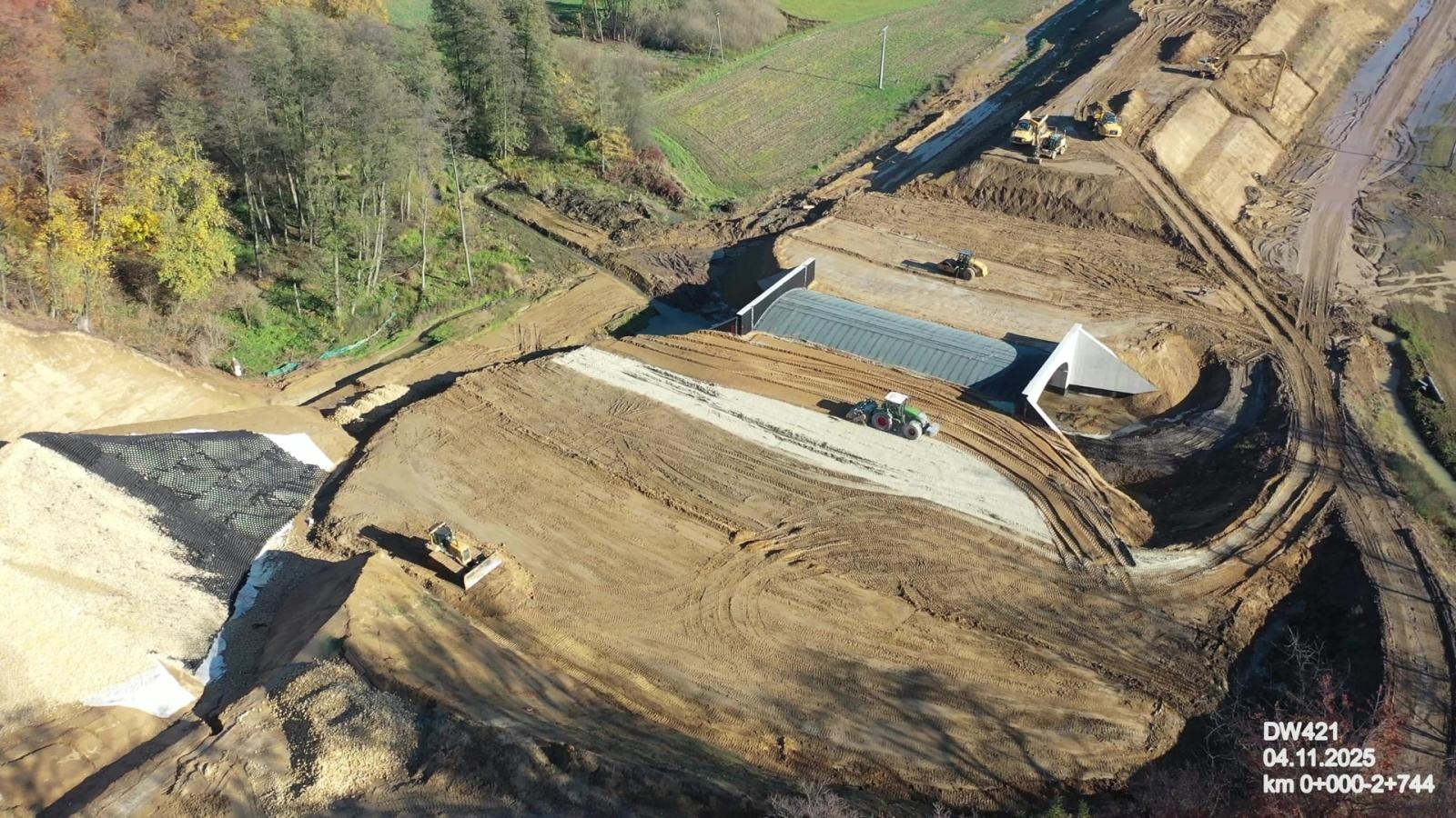 Zdjęcie w galerii na portalu naszraciborz.pl: Budowa mostu pod Raciborzem. Budowlańcy przekroczyli półmetek [FOTO] wiadomości z regionu