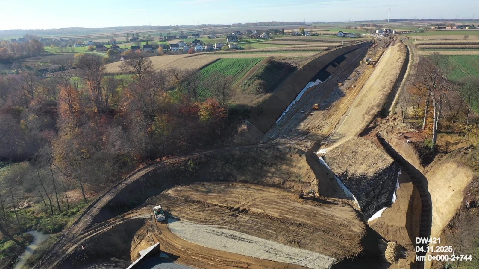 Zdjęcie w galerii na portalu naszraciborz.pl: Budowa mostu pod Raciborzem. Budowlańcy przekroczyli półmetek [FOTO] wiadomości z regionu
