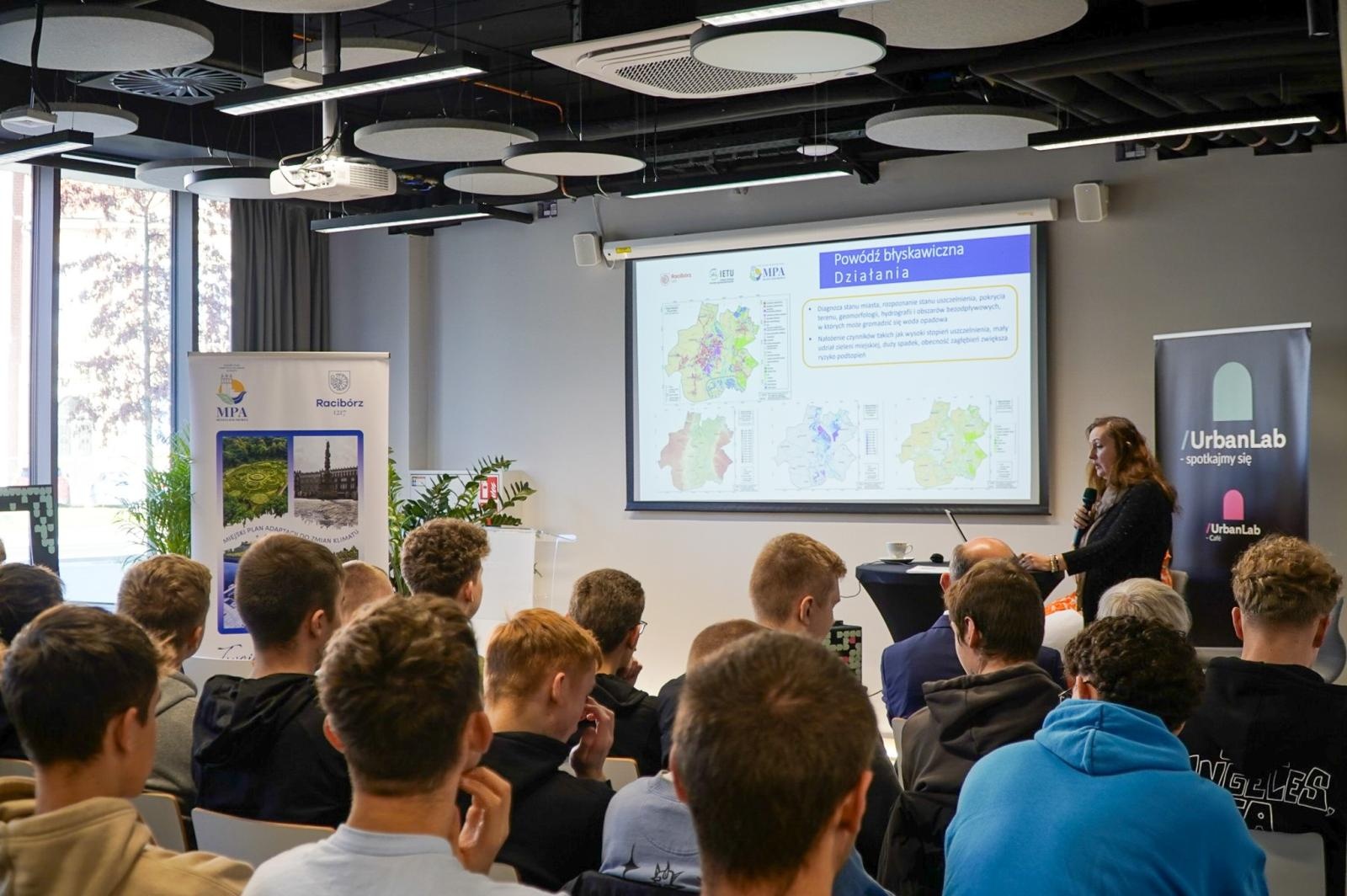 Zdjęcie w galerii na portalu naszraciborz.pl: Wspólne działania na rzecz adaptacji Raciborza do zmian klimatycznych –  dyskusja w Urban Labie wiadomości z regionu