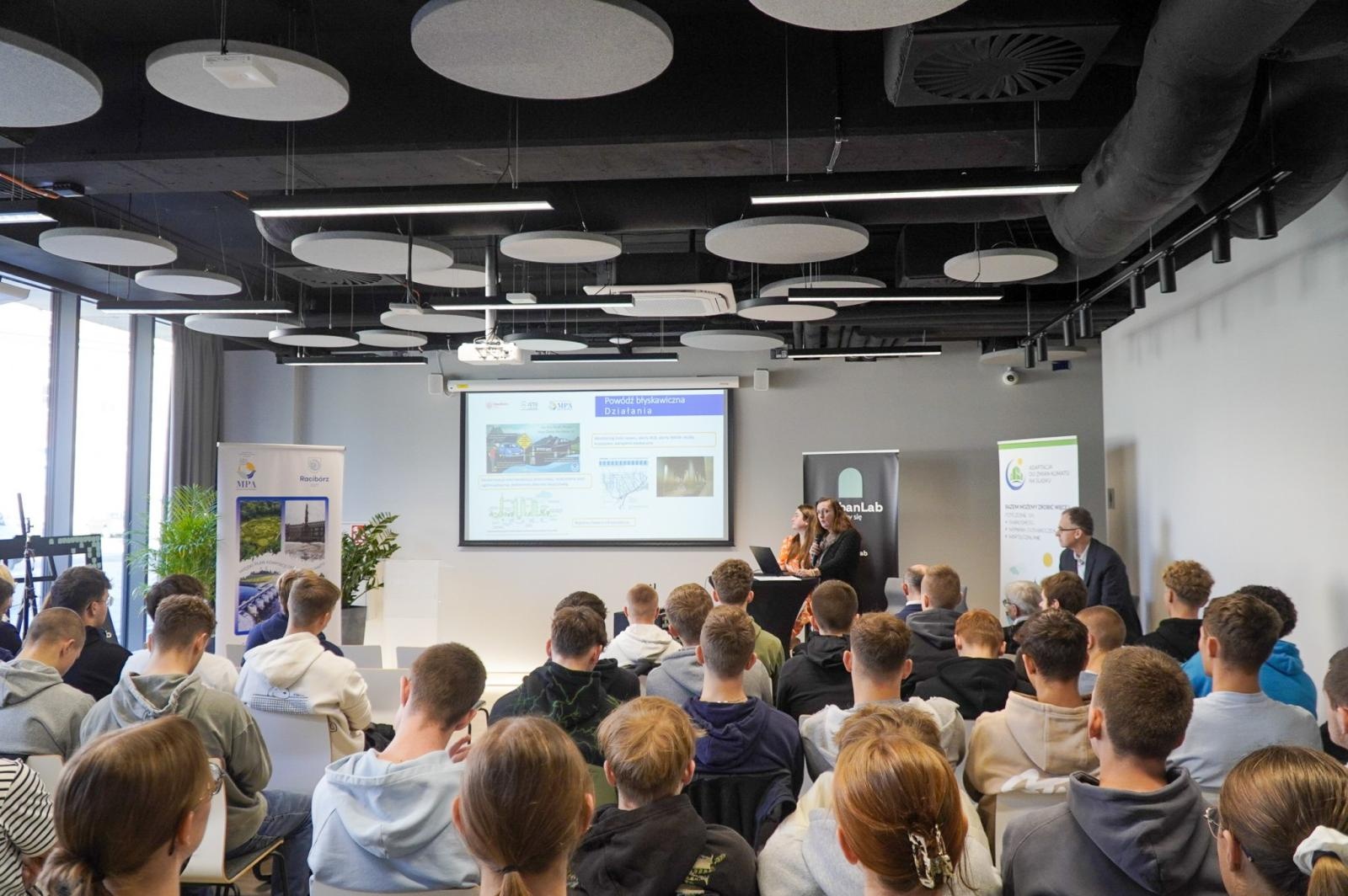 Zdjęcie w galerii na portalu naszraciborz.pl: Wspólne działania na rzecz adaptacji Raciborza do zmian klimatycznych –  dyskusja w Urban Labie wiadomości z regionu