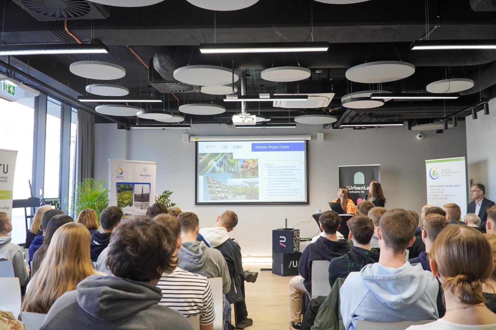 Zdjęcie w galerii na portalu naszraciborz.pl: Wspólne działania na rzecz adaptacji Raciborza do zmian klimatycznych –  dyskusja w Urban Labie wiadomości z regionu