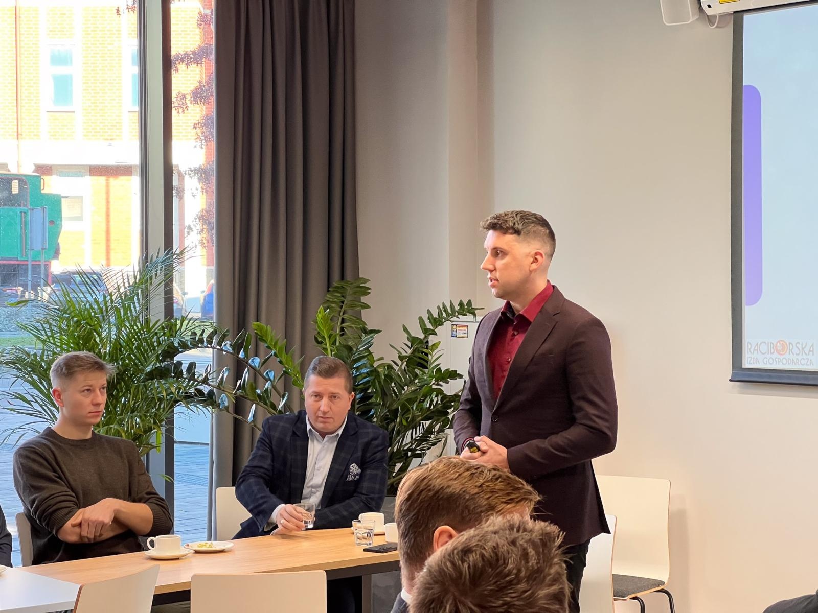 Zdjęcie w galerii na portalu naszraciborz.pl: Czy grozi nam plajta? To pytanie padło na spotkaniu prezydenta z przedsiębiorcami wiadomości z regionu