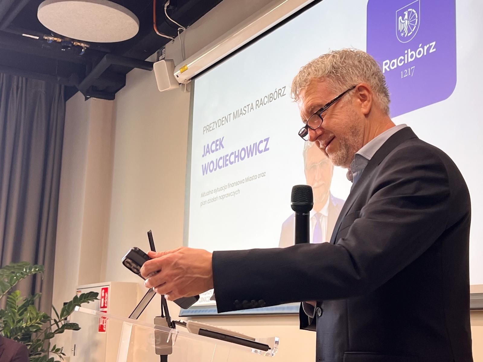 Zdjęcie w galerii na portalu naszraciborz.pl: Czy grozi nam plajta? To pytanie padło na spotkaniu prezydenta z przedsiębiorcami wiadomości z regionu