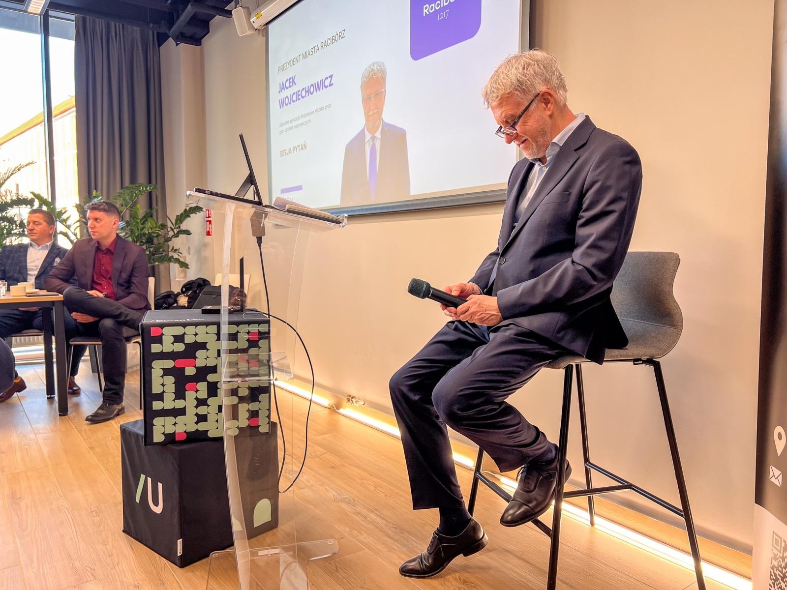 Zdjęcie w galerii na portalu naszraciborz.pl: Czy grozi nam plajta? To pytanie padło na spotkaniu prezydenta z przedsiębiorcami wiadomości z regionu