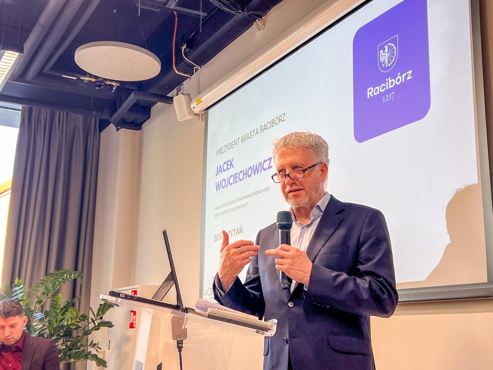 Zdjęcie w galerii na portalu naszraciborz.pl: Czy grozi nam plajta? To pytanie padło na spotkaniu prezydenta z przedsiębiorcami wiadomości z regionu