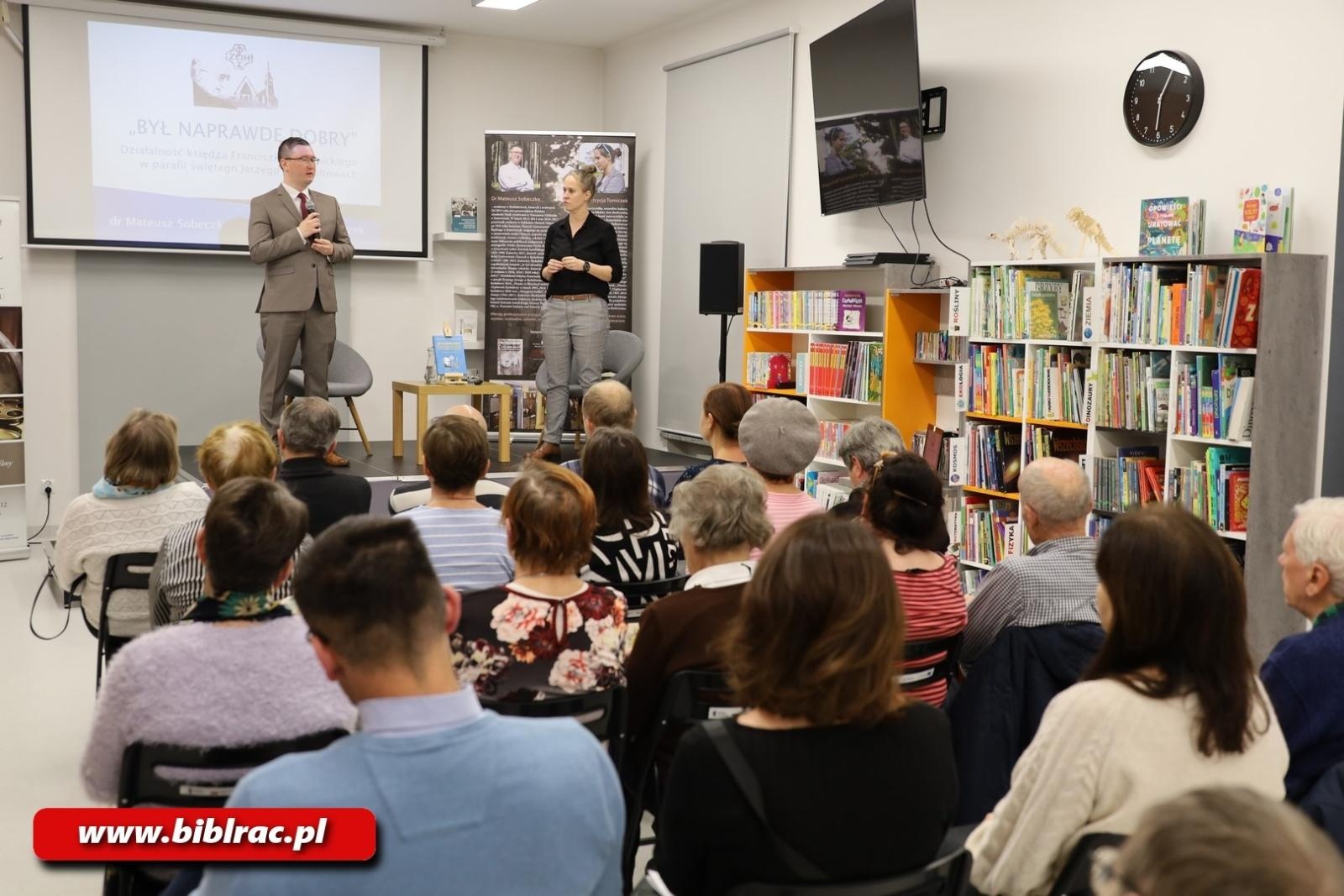 Zdjęcie w galerii na portalu naszraciborz.pl: Był naprawdę dobry - wykład o księdzu Franciszku Blachnickim w bibliotece  wiadomości z regionu