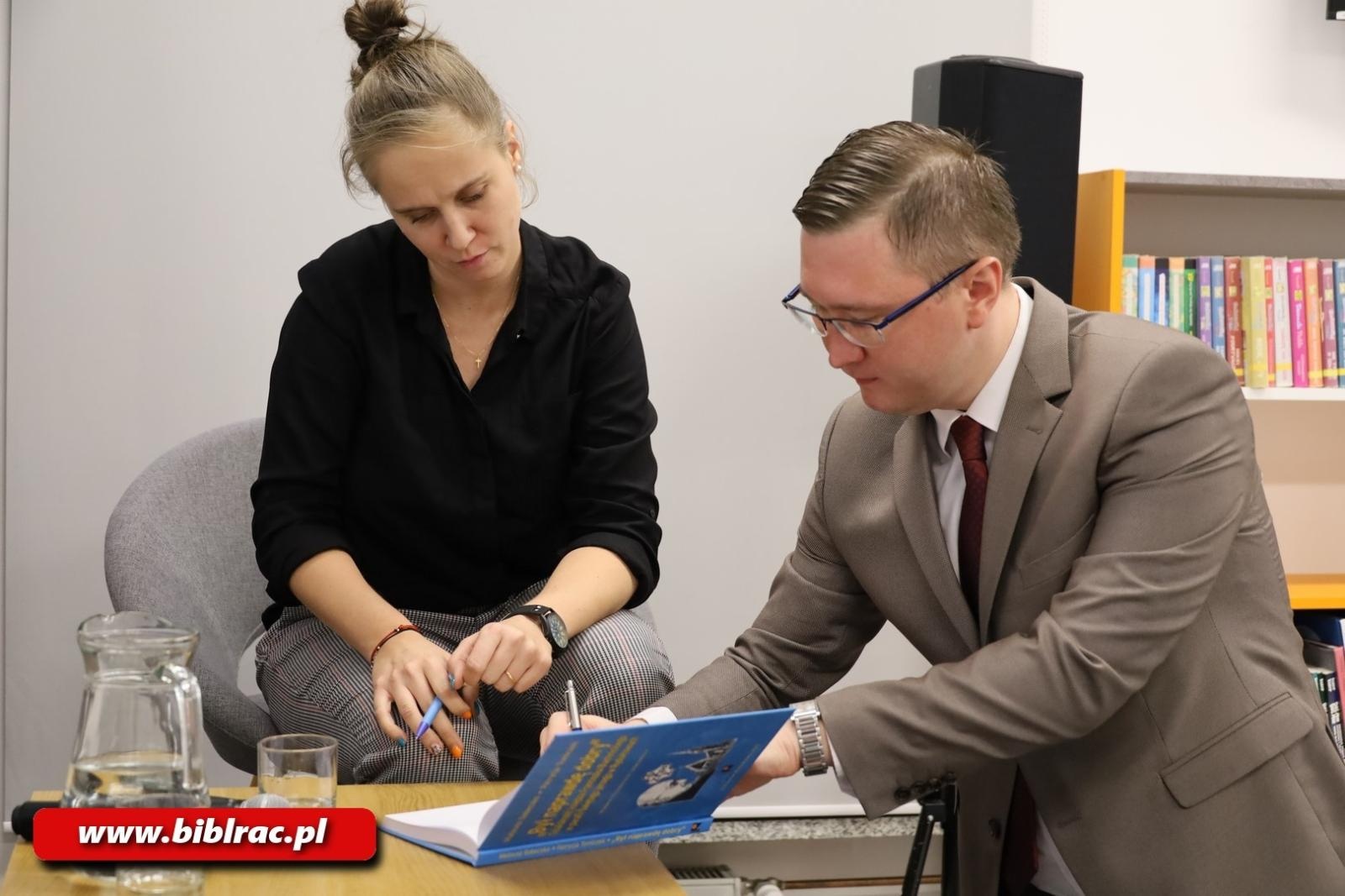 Zdjęcie w galerii na portalu naszraciborz.pl: Był naprawdę dobry - wykład o księdzu Franciszku Blachnickim w bibliotece  wiadomości z regionu