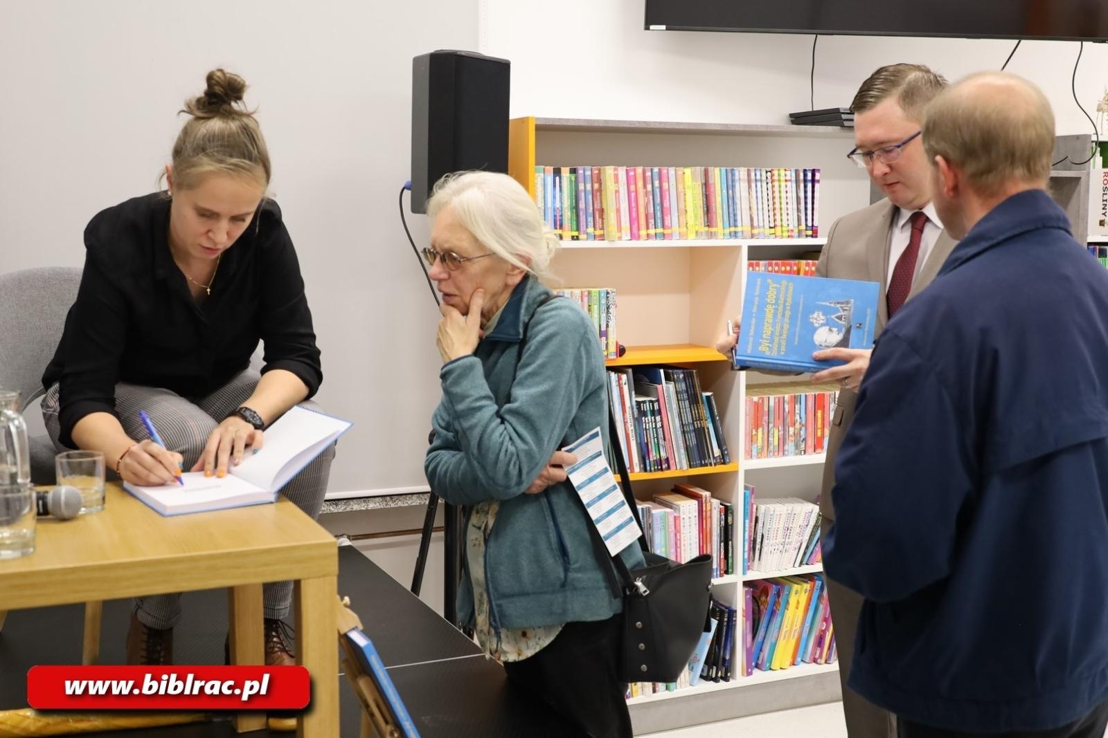 Zdjęcie w galerii na portalu naszraciborz.pl: Był naprawdę dobry - wykład o księdzu Franciszku Blachnickim w bibliotece  wiadomości z regionu