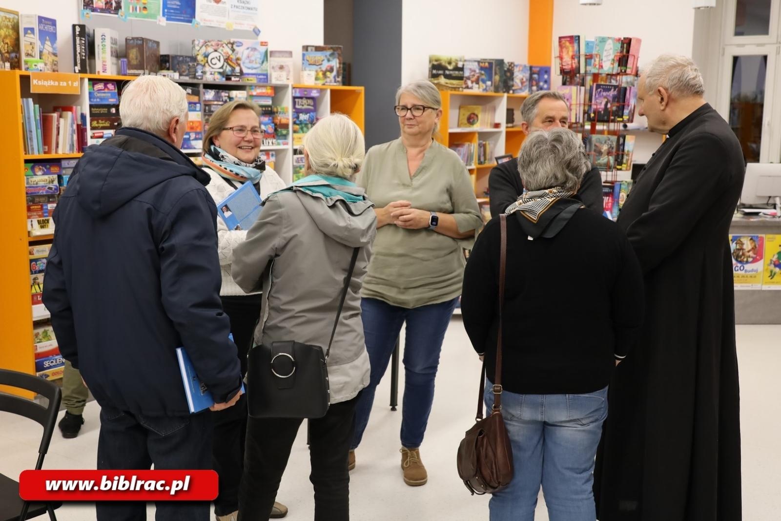 Zdjęcie w galerii na portalu naszraciborz.pl: Był naprawdę dobry - wykład o księdzu Franciszku Blachnickim w bibliotece  wiadomości z regionu