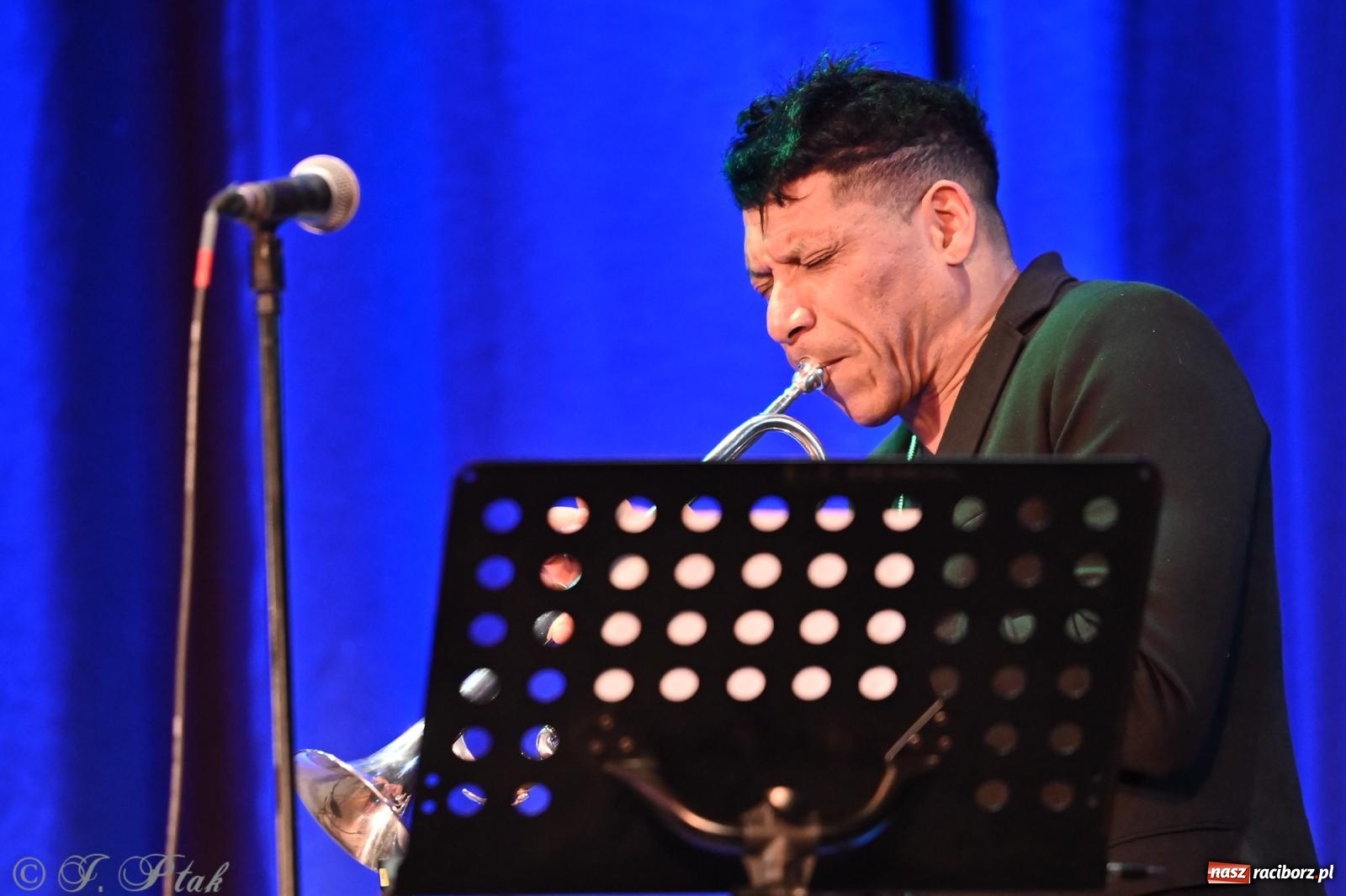 Zdjęcie w galerii na portalu naszraciborz.pl: SIESTA & MILAGRO – niezapomniany wieczór z Marcinem Kydryńskim i muzyką kubańską wiadomości z regionu