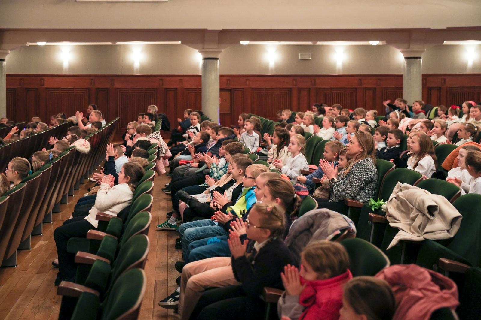 Zdjęcie w galerii na portalu naszraciborz.pl: Klarnet duży i mały, śpiący niedźwiedź i chopinowski akcent na koncertach umuzykalniających w RCK  wiadomości z regionu