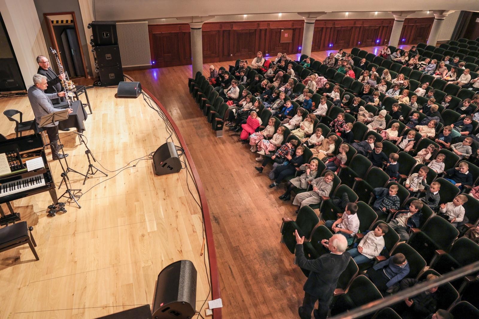 Zdjęcie w galerii na portalu naszraciborz.pl: Klarnet duży i mały, śpiący niedźwiedź i chopinowski akcent na koncertach umuzykalniających w RCK  wiadomości z regionu