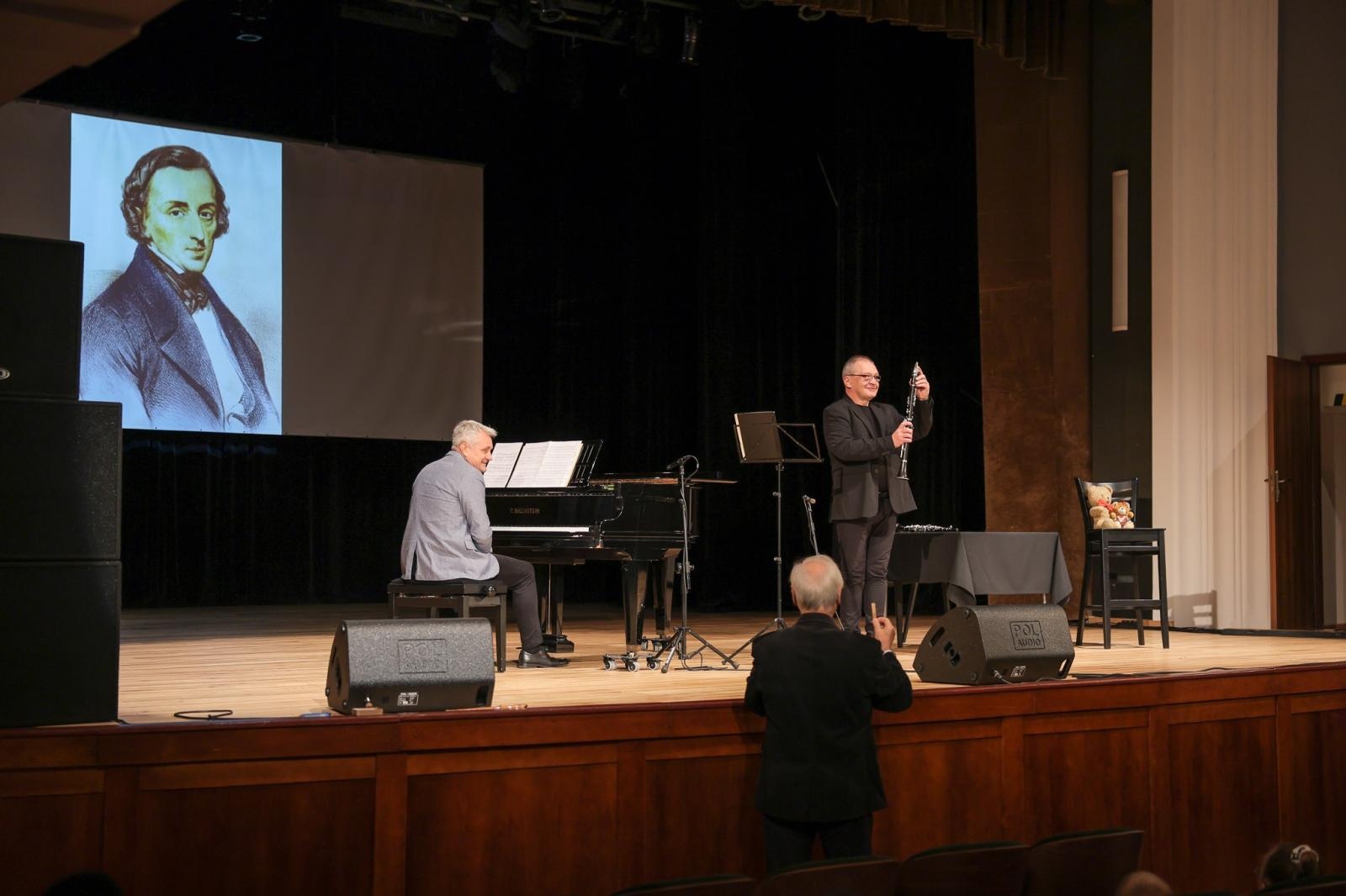 Zdjęcie w galerii na portalu naszraciborz.pl: Klarnet duży i mały, śpiący niedźwiedź i chopinowski akcent na koncertach umuzykalniających w RCK  wiadomości z regionu