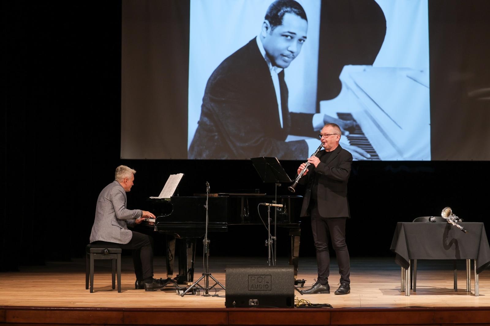 Zdjęcie w galerii na portalu naszraciborz.pl: Klarnet duży i mały, śpiący niedźwiedź i chopinowski akcent na koncertach umuzykalniających w RCK  wiadomości z regionu