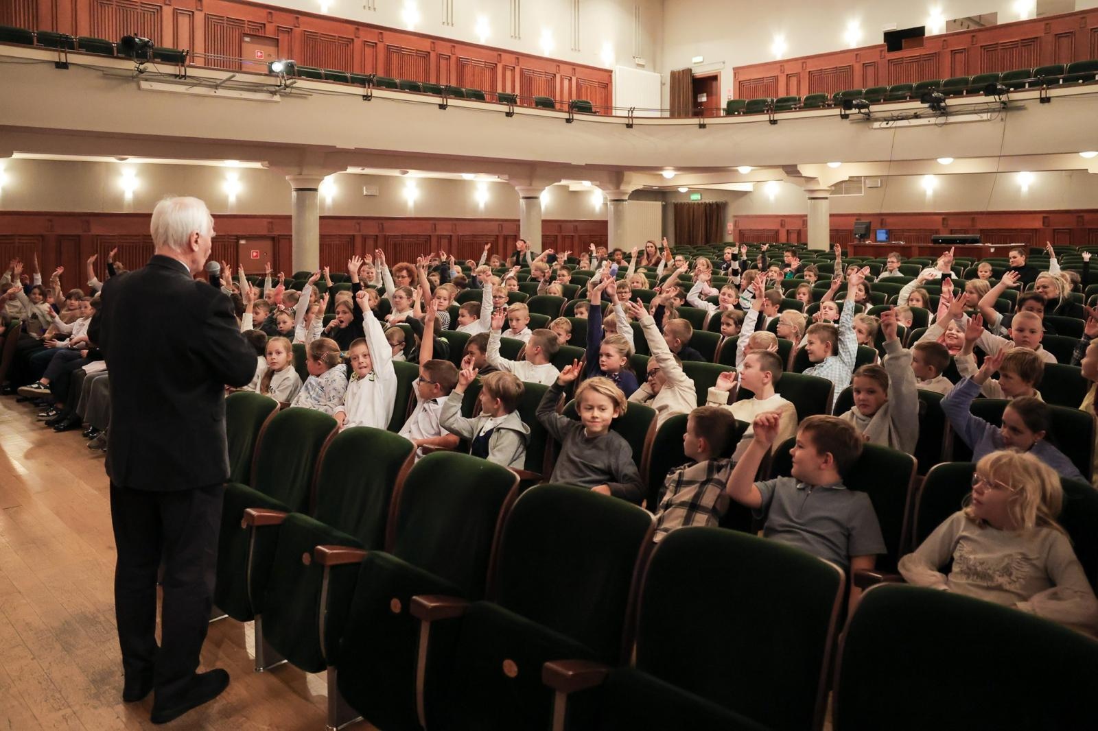 Zdjęcie w galerii na portalu naszraciborz.pl: Klarnet duży i mały, śpiący niedźwiedź i chopinowski akcent na koncertach umuzykalniających w RCK  wiadomości z regionu