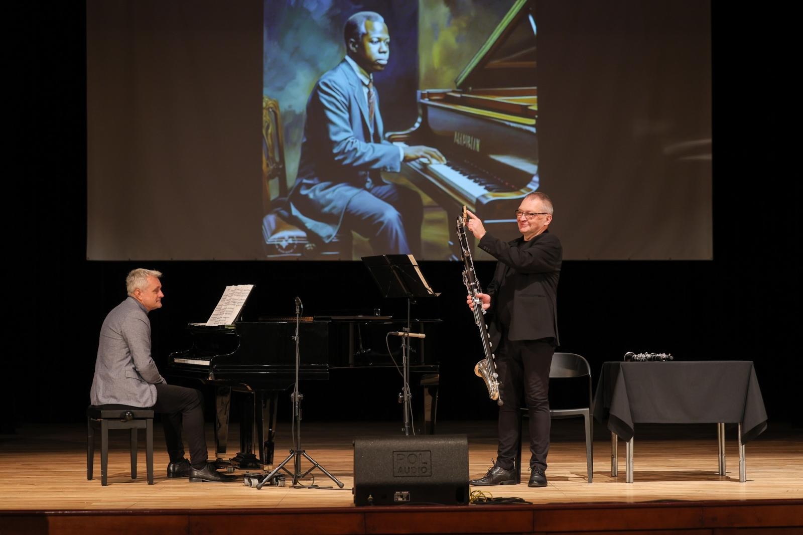 Zdjęcie w galerii na portalu naszraciborz.pl: Klarnet duży i mały, śpiący niedźwiedź i chopinowski akcent na koncertach umuzykalniających w RCK  wiadomości z regionu
