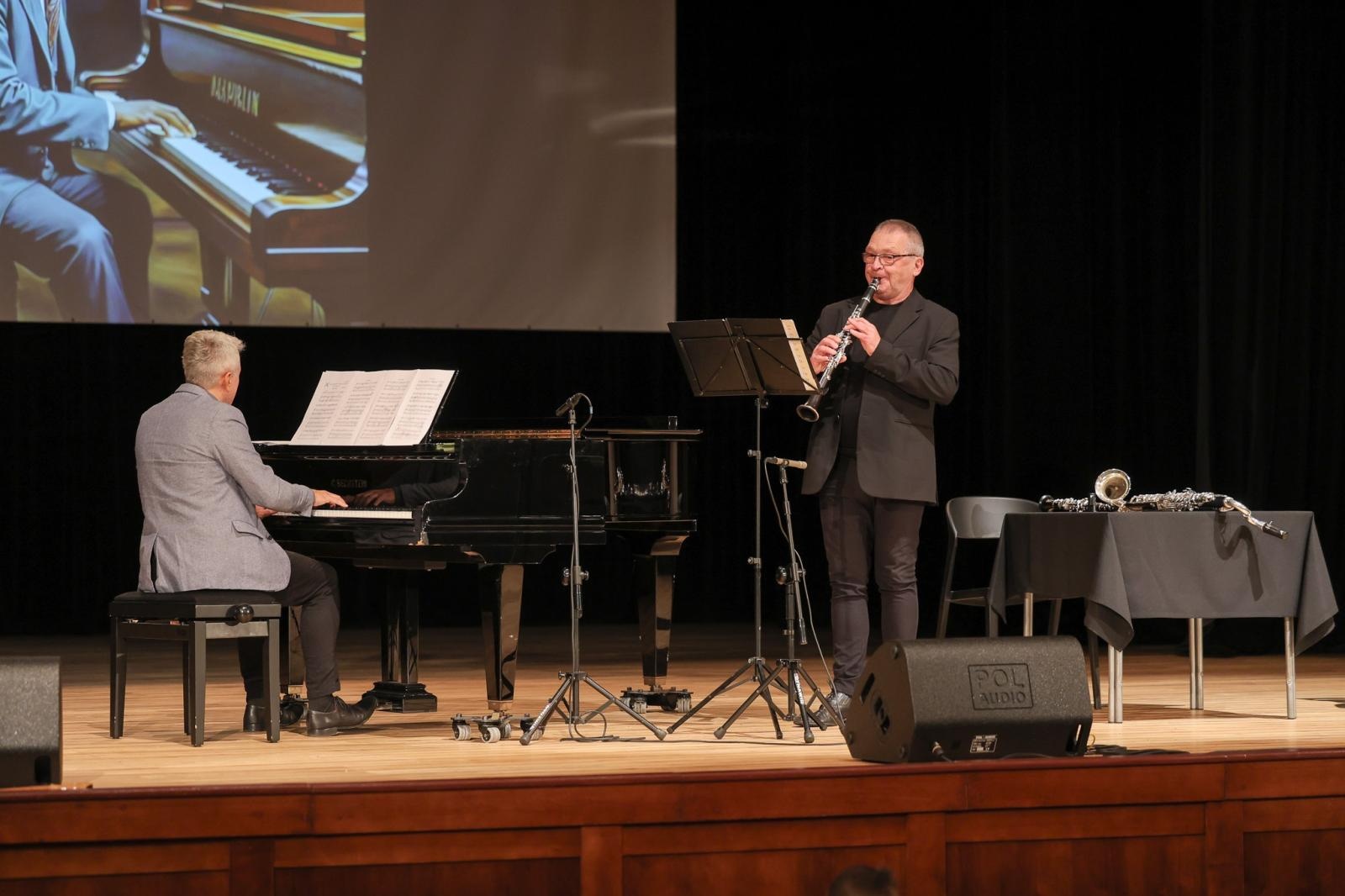 Zdjęcie w galerii na portalu naszraciborz.pl: Klarnet duży i mały, śpiący niedźwiedź i chopinowski akcent na koncertach umuzykalniających w RCK  wiadomości z regionu