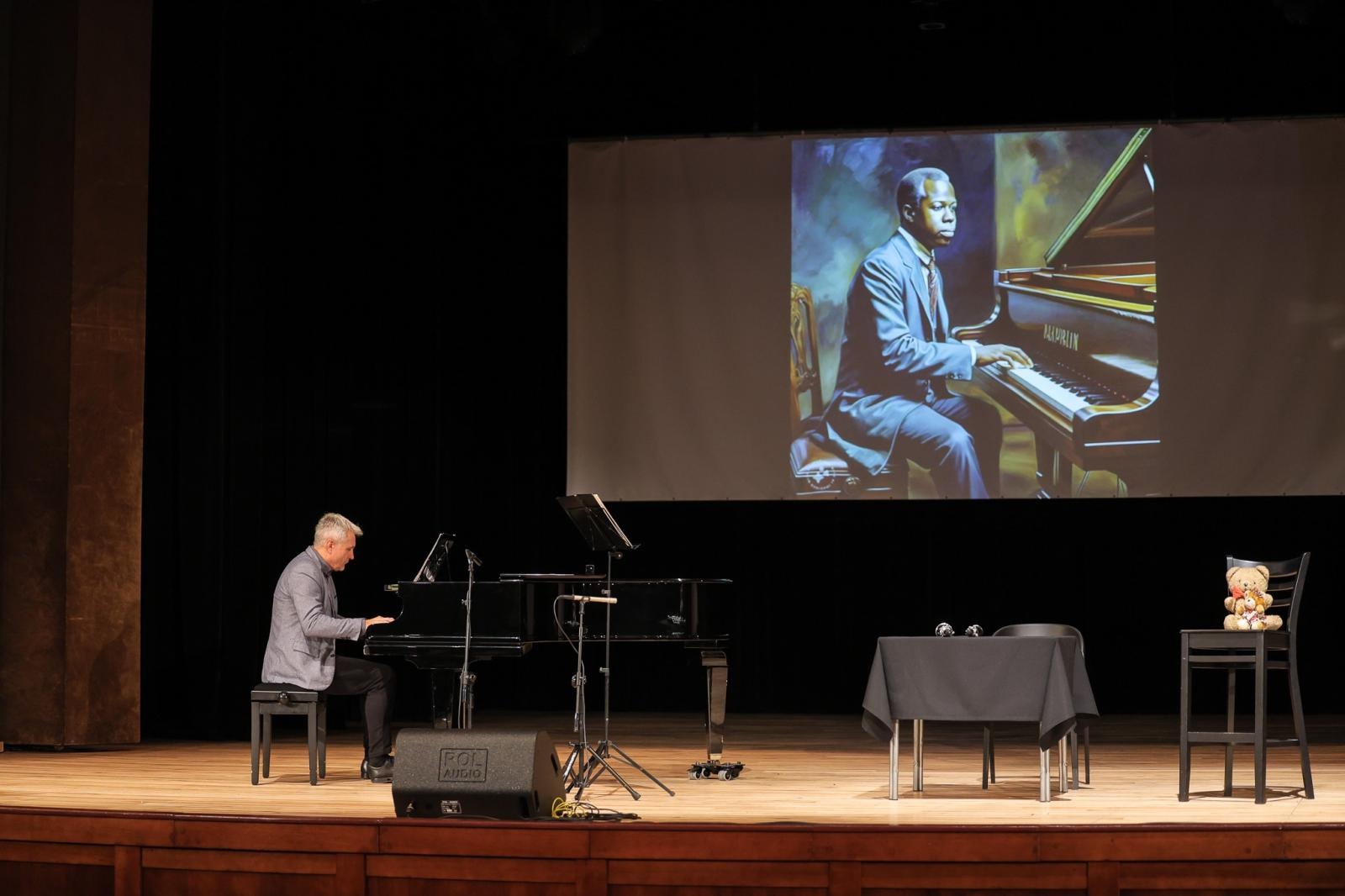 Zdjęcie w galerii na portalu naszraciborz.pl: Klarnet duży i mały, śpiący niedźwiedź i chopinowski akcent na koncertach umuzykalniających w RCK  wiadomości z regionu