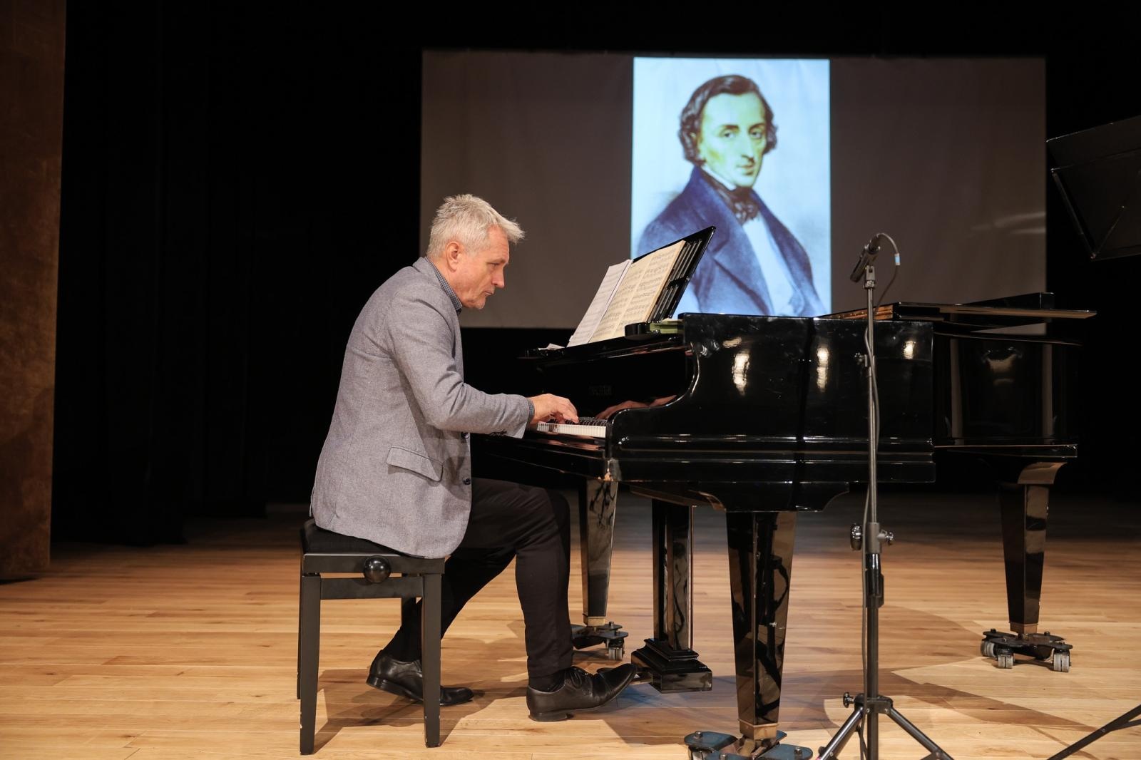 Zdjęcie w galerii na portalu naszraciborz.pl: Klarnet duży i mały, śpiący niedźwiedź i chopinowski akcent na koncertach umuzykalniających w RCK  wiadomości z regionu