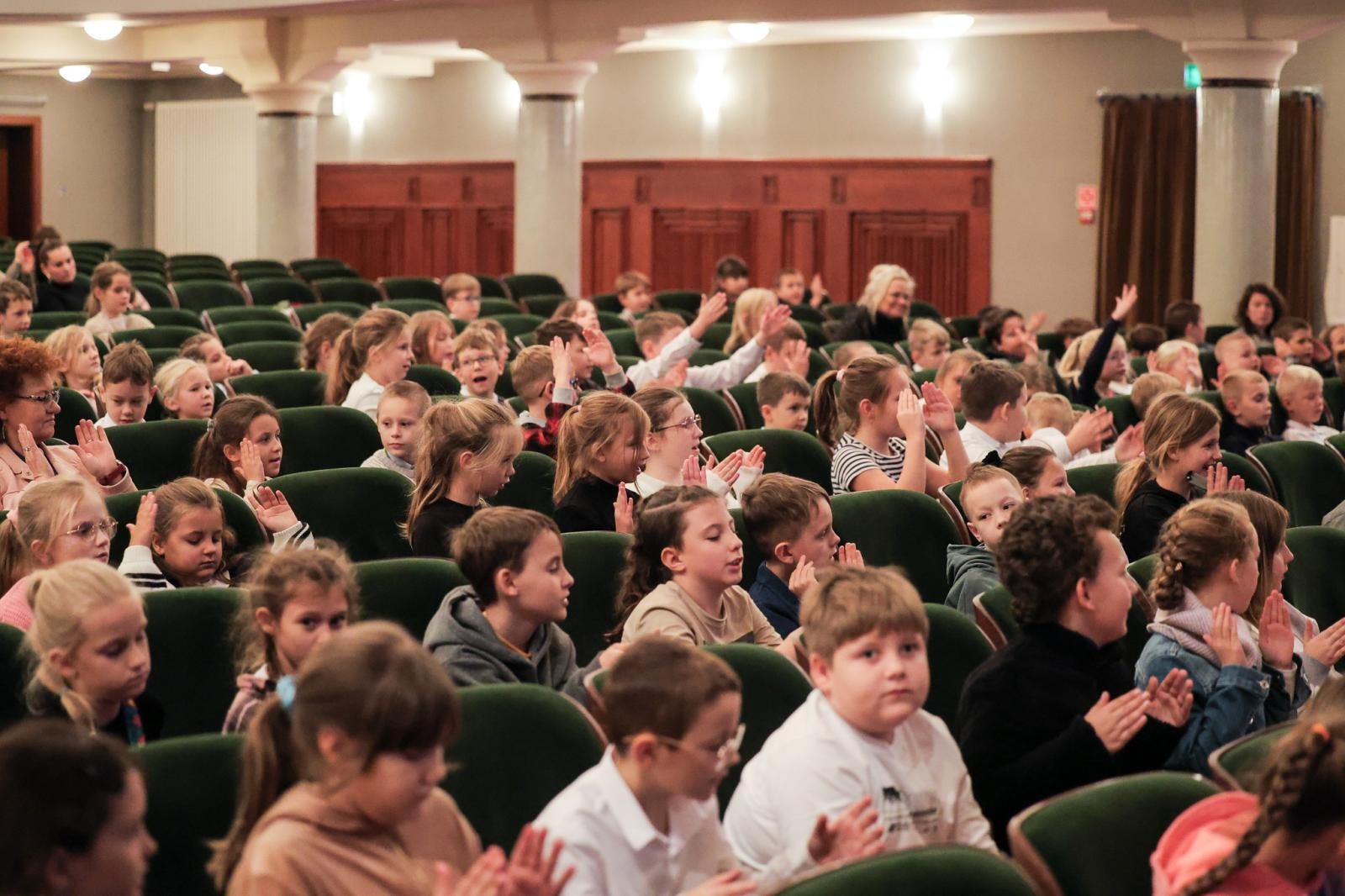 Zdjęcie w galerii na portalu naszraciborz.pl: Klarnet duży i mały, śpiący niedźwiedź i chopinowski akcent na koncertach umuzykalniających w RCK  wiadomości z regionu