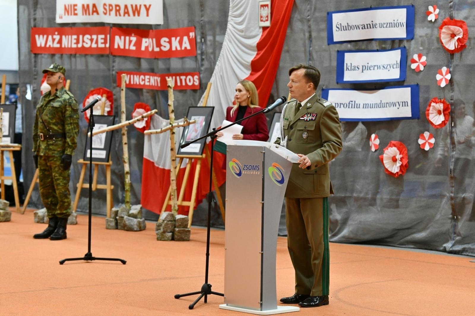 Zdjęcie w galerii na portalu naszraciborz.pl: Uroczyste ślubowanie uczniów klas I z Oddziałów o Profilu Mundurowym wiadomości z regionu