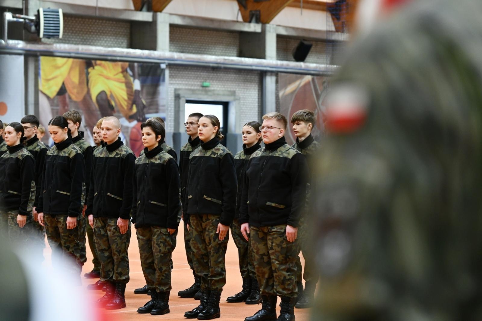 Zdjęcie w galerii na portalu naszraciborz.pl: Uroczyste ślubowanie uczniów klas I z Oddziałów o Profilu Mundurowym wiadomości z regionu