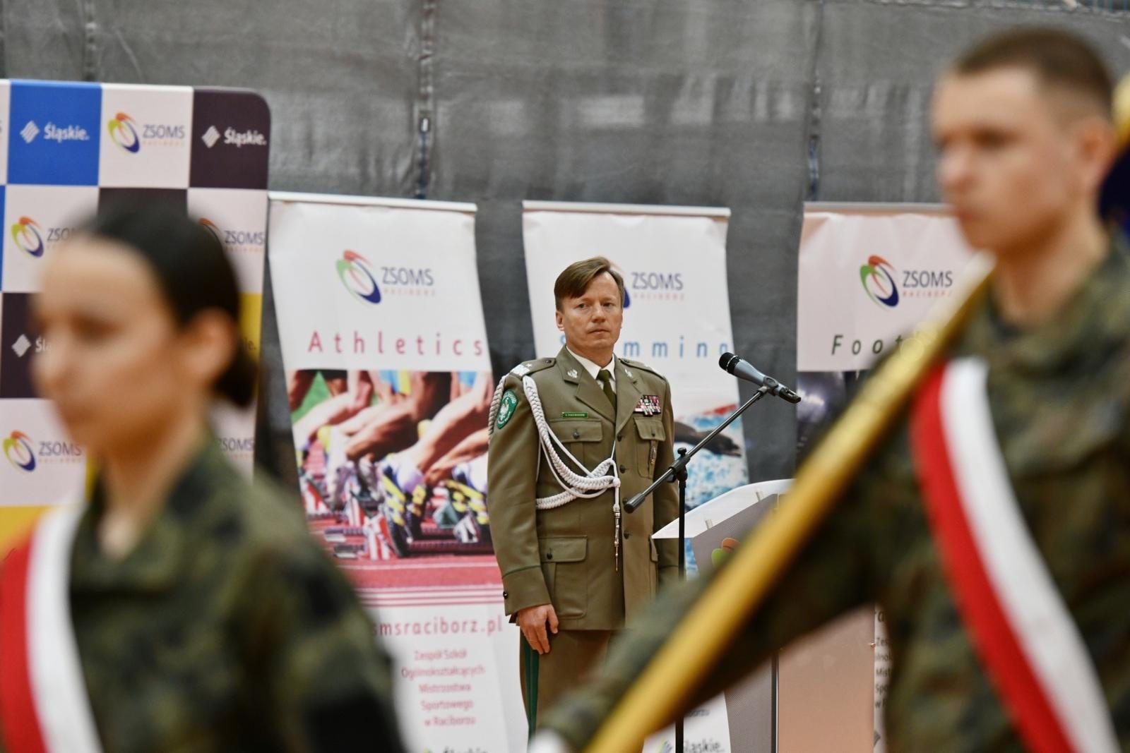 Zdjęcie w galerii na portalu naszraciborz.pl: Uroczyste ślubowanie uczniów klas I z Oddziałów o Profilu Mundurowym wiadomości z regionu