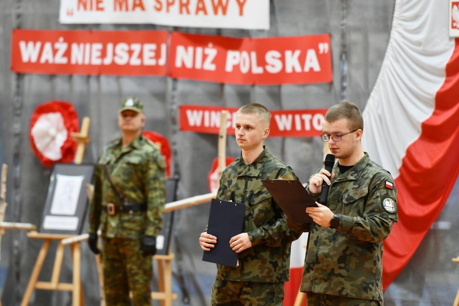 Zdjęcie w galerii na portalu naszraciborz.pl: Uroczyste ślubowanie uczniów klas I z Oddziałów o Profilu Mundurowym wiadomości z regionu