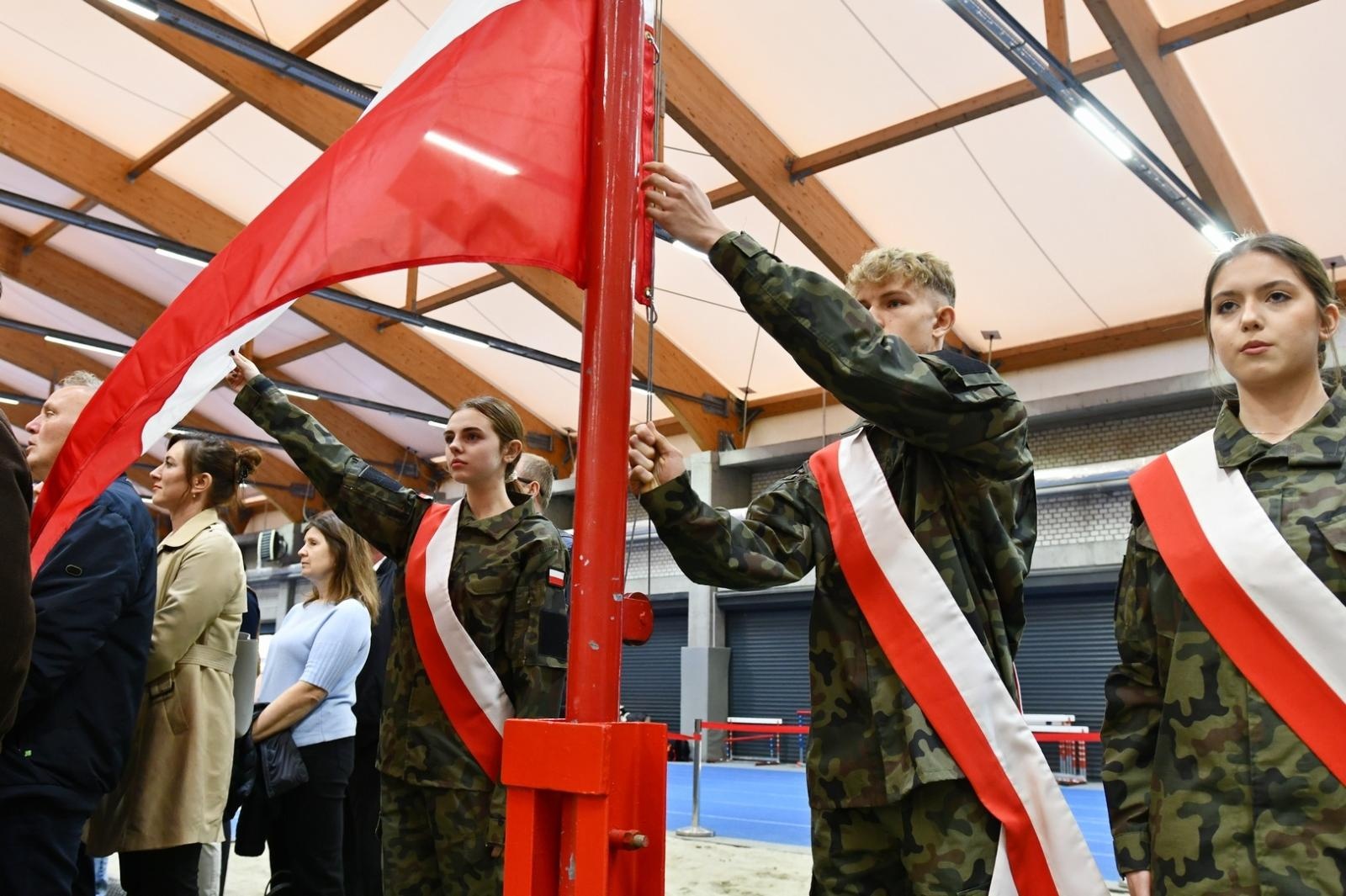 Zdjęcie w galerii na portalu naszraciborz.pl: Uroczyste ślubowanie uczniów klas I z Oddziałów o Profilu Mundurowym wiadomości z regionu