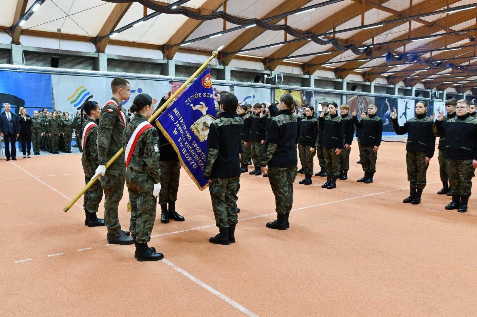 Zdjęcie w galerii na portalu naszraciborz.pl: Uroczyste ślubowanie uczniów klas I z Oddziałów o Profilu Mundurowym wiadomości z regionu