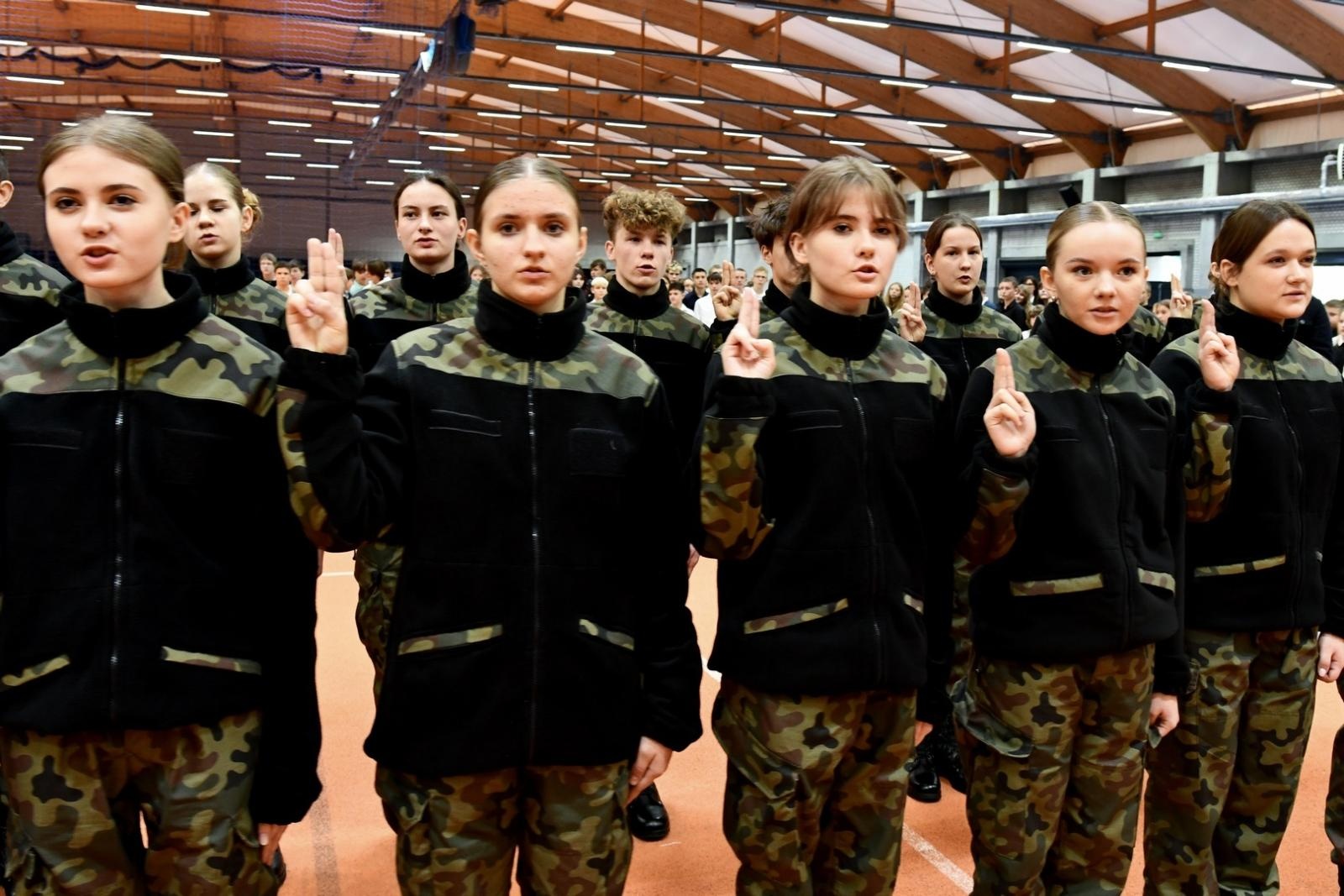 Zdjęcie w galerii na portalu naszraciborz.pl: Uroczyste ślubowanie uczniów klas I z Oddziałów o Profilu Mundurowym wiadomości z regionu