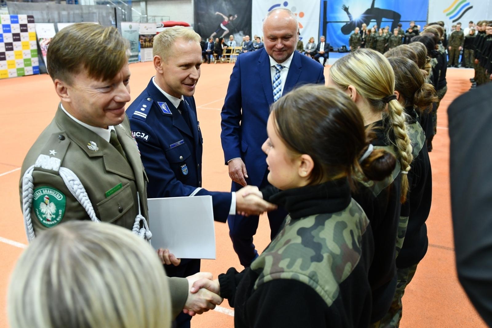 Zdjęcie w galerii na portalu naszraciborz.pl: Uroczyste ślubowanie uczniów klas I z Oddziałów o Profilu Mundurowym wiadomości z regionu