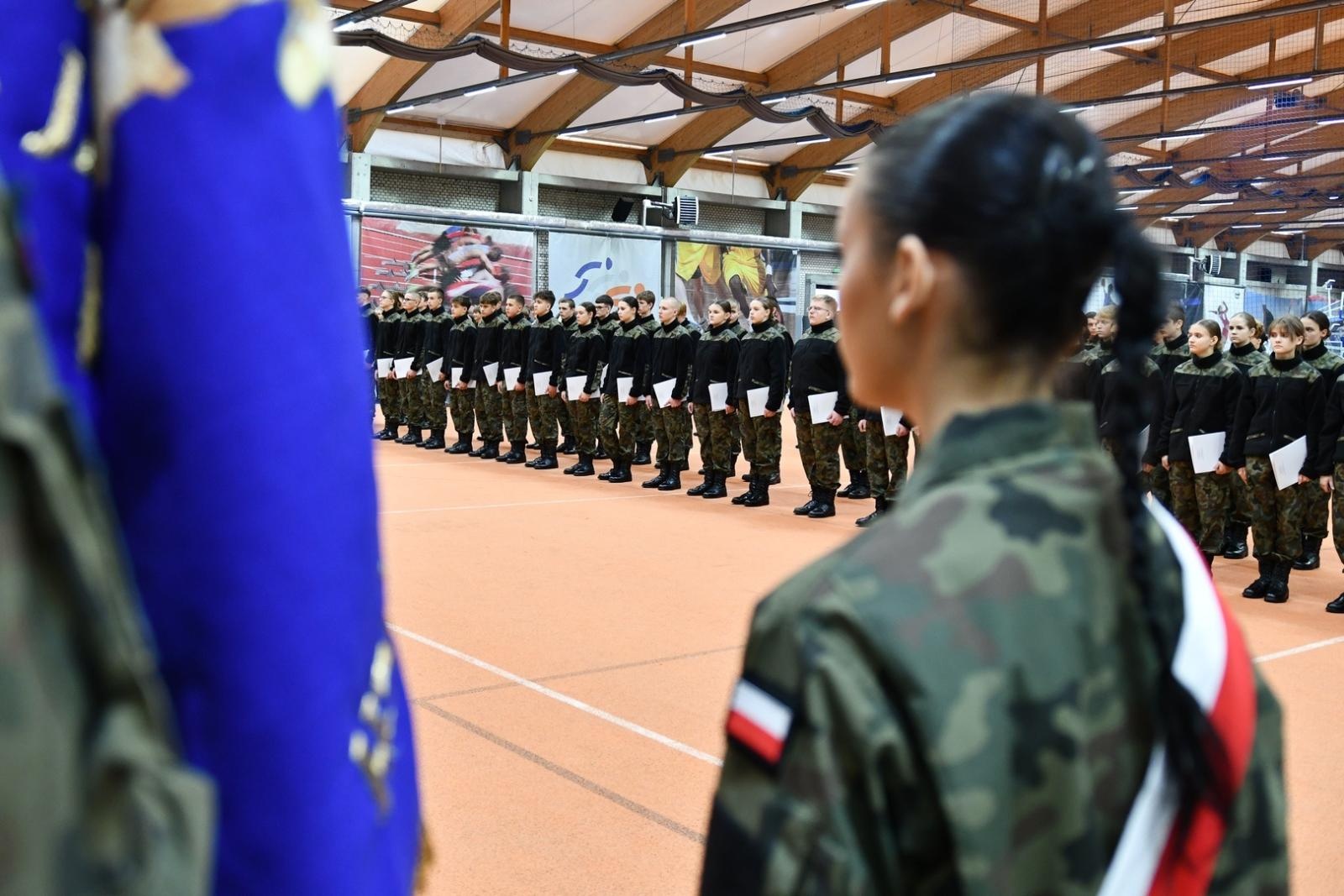 Zdjęcie w galerii na portalu naszraciborz.pl: Uroczyste ślubowanie uczniów klas I z Oddziałów o Profilu Mundurowym wiadomości z regionu