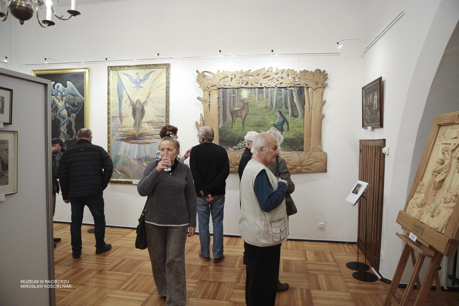 Zdjęcie w galerii na portalu naszraciborz.pl: Górale w rytmie drzeworytu. Jan Wałach i artyści z Istebnej w raciborskim Muzeum wiadomości z regionu