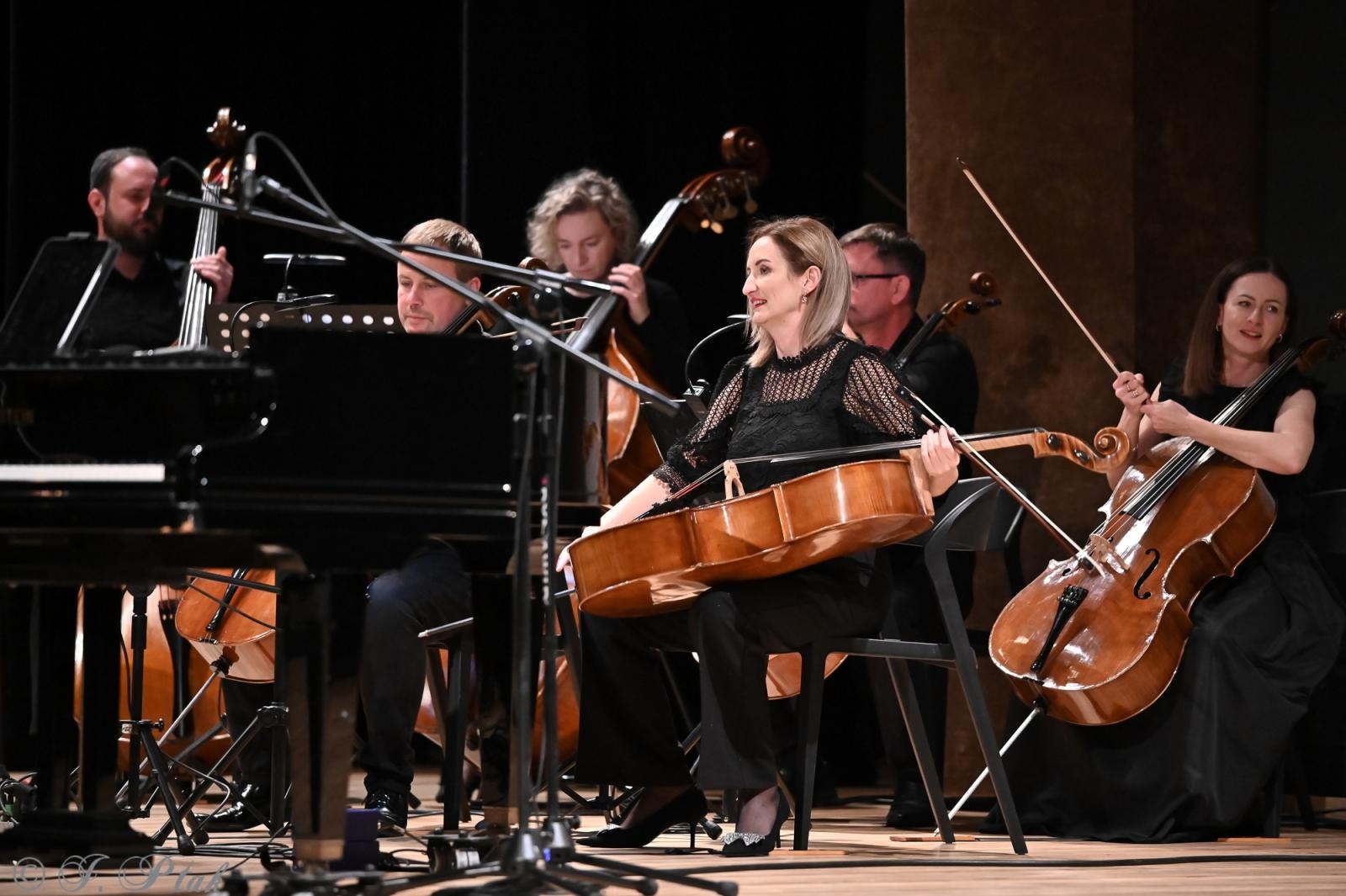 Zdjęcie w galerii na portalu naszraciborz.pl: AUKSO. Fantazja filmowa na deskach RCK w Raciborzu wiadomości z regionu