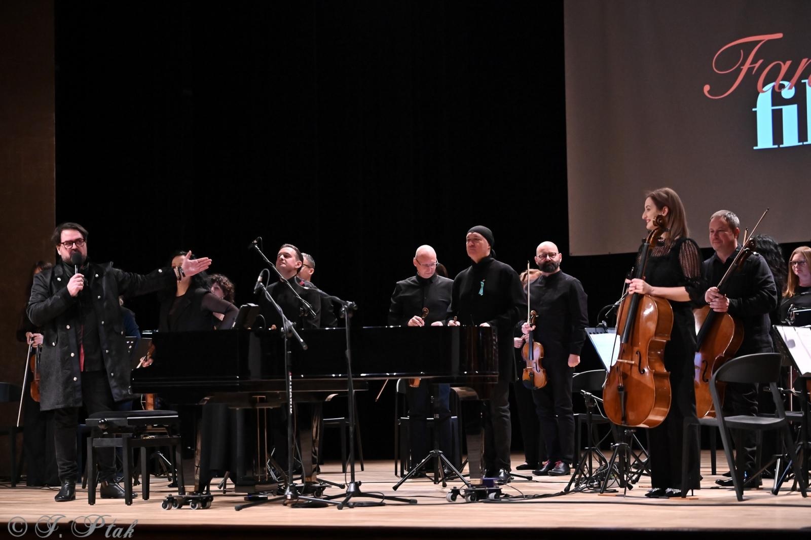 Zdjęcie w galerii na portalu naszraciborz.pl: AUKSO. Fantazja filmowa na deskach RCK w Raciborzu wiadomości z regionu