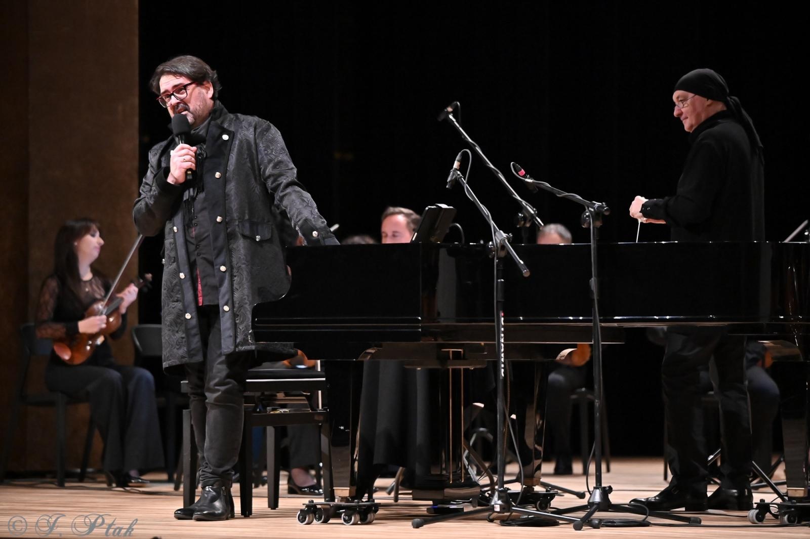 Zdjęcie w galerii na portalu naszraciborz.pl: AUKSO. Fantazja filmowa na deskach RCK w Raciborzu wiadomości z regionu