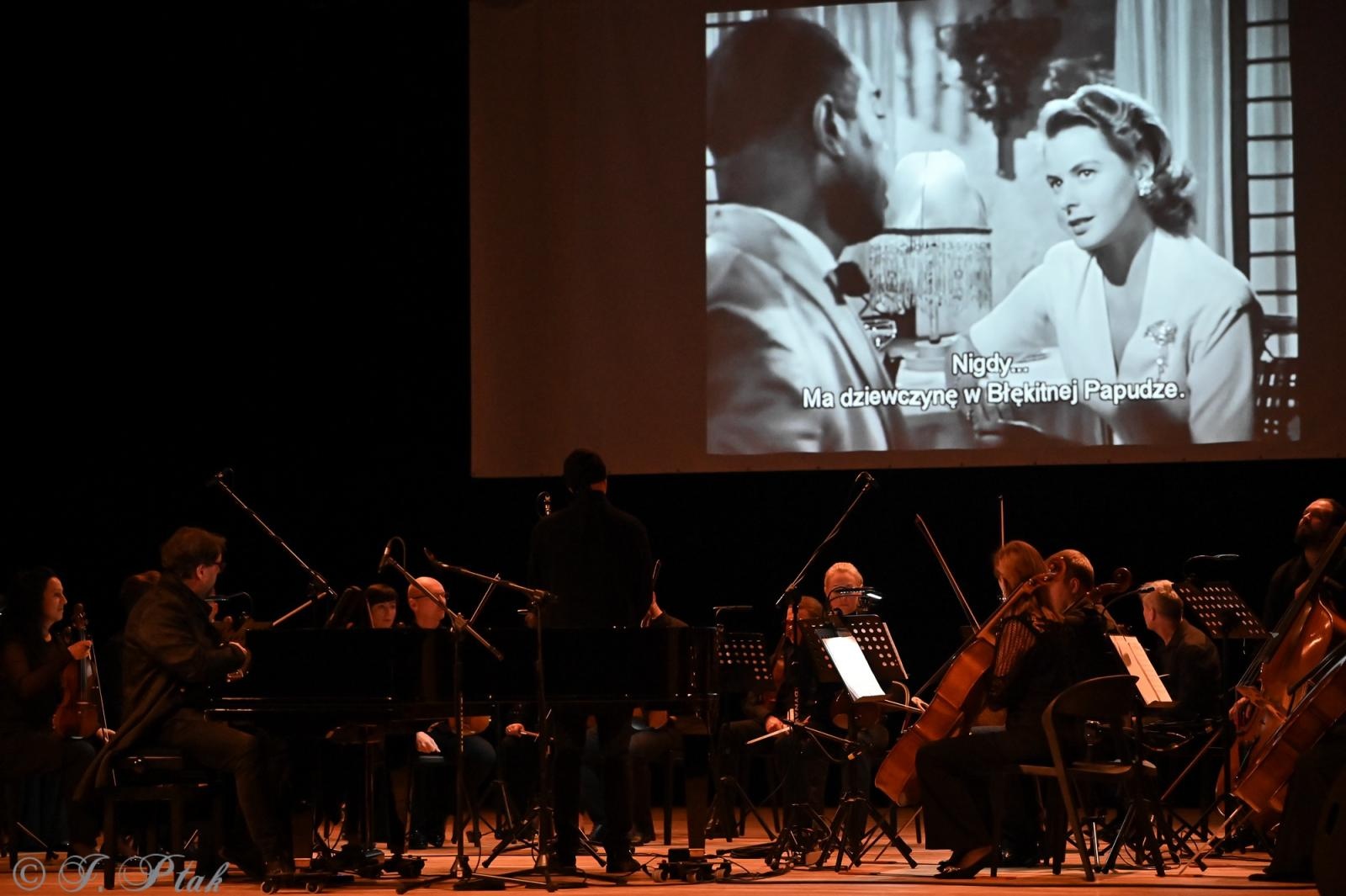 Zdjęcie w galerii na portalu naszraciborz.pl: AUKSO. Fantazja filmowa na deskach RCK w Raciborzu wiadomości z regionu