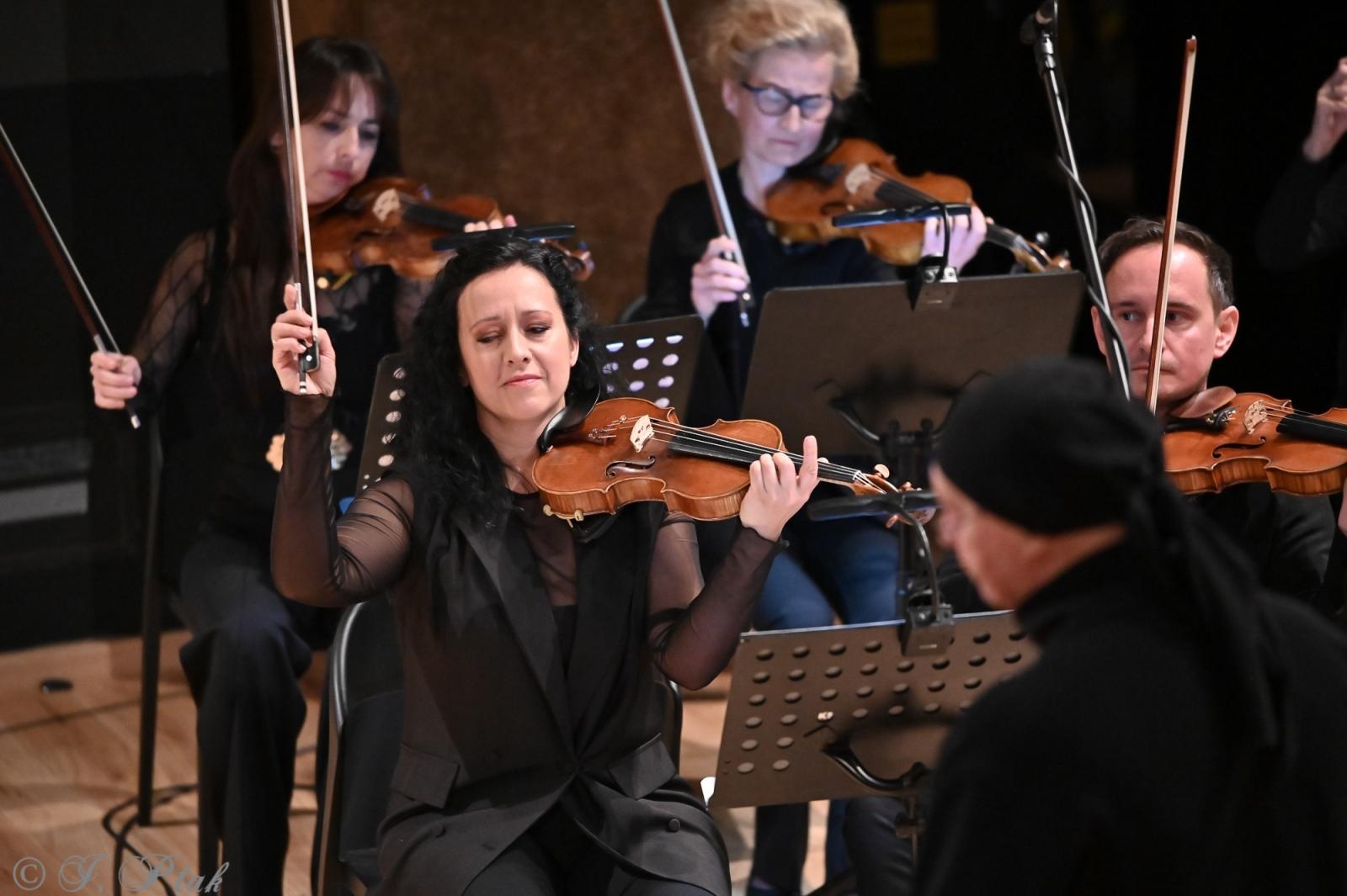 Zdjęcie w galerii na portalu naszraciborz.pl: AUKSO. Fantazja filmowa na deskach RCK w Raciborzu wiadomości z regionu