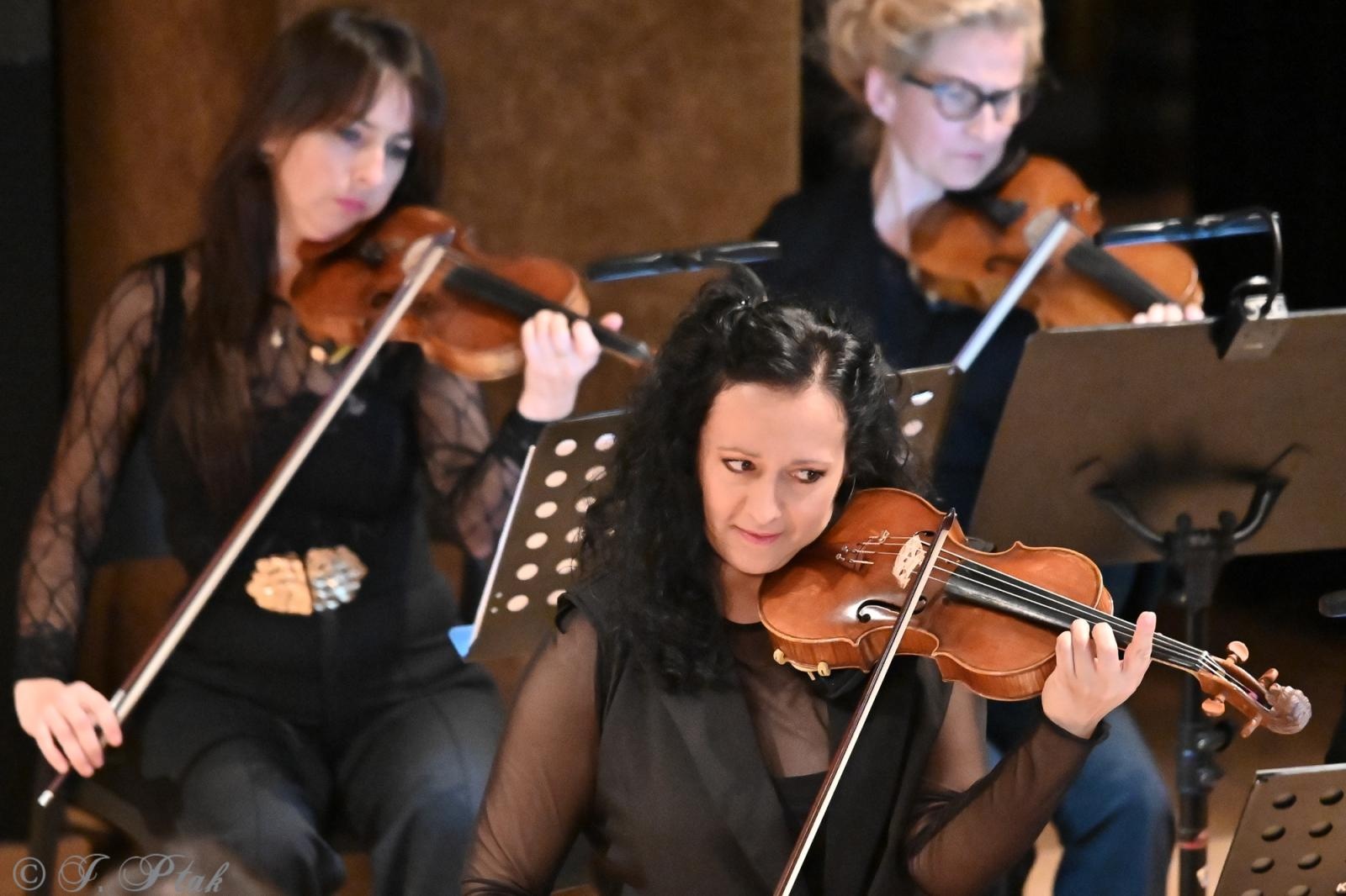Zdjęcie w galerii na portalu naszraciborz.pl: AUKSO. Fantazja filmowa na deskach RCK w Raciborzu wiadomości z regionu