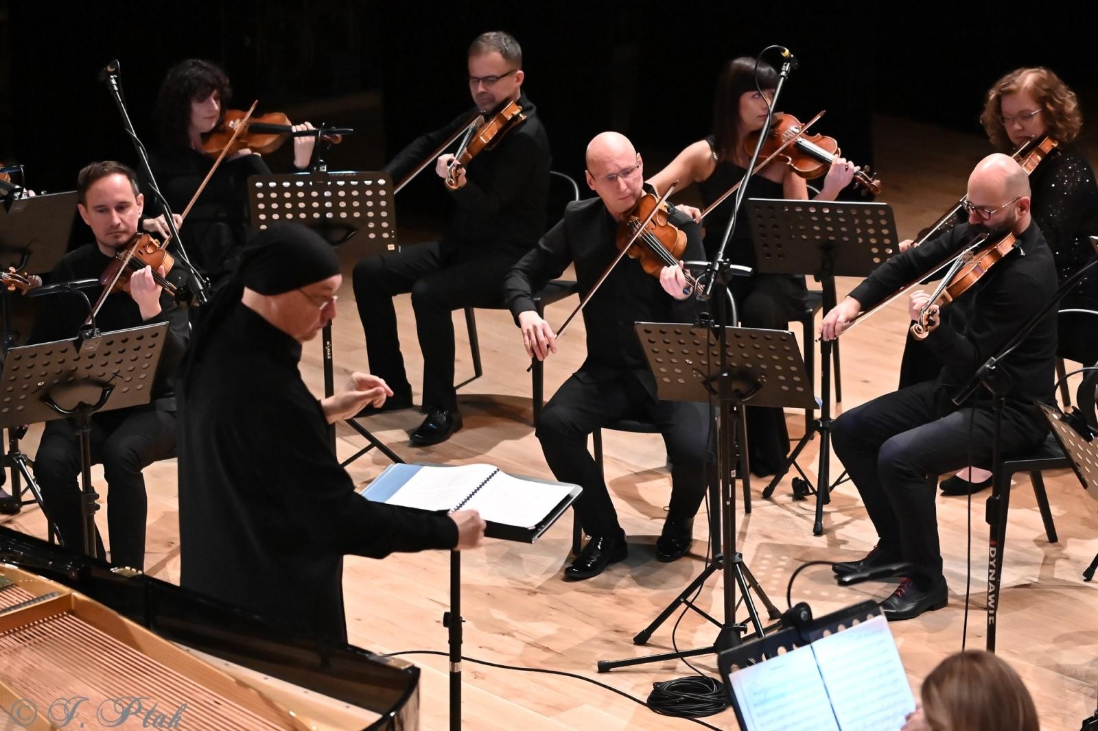 Zdjęcie w galerii na portalu naszraciborz.pl: AUKSO. Fantazja filmowa na deskach RCK w Raciborzu wiadomości z regionu