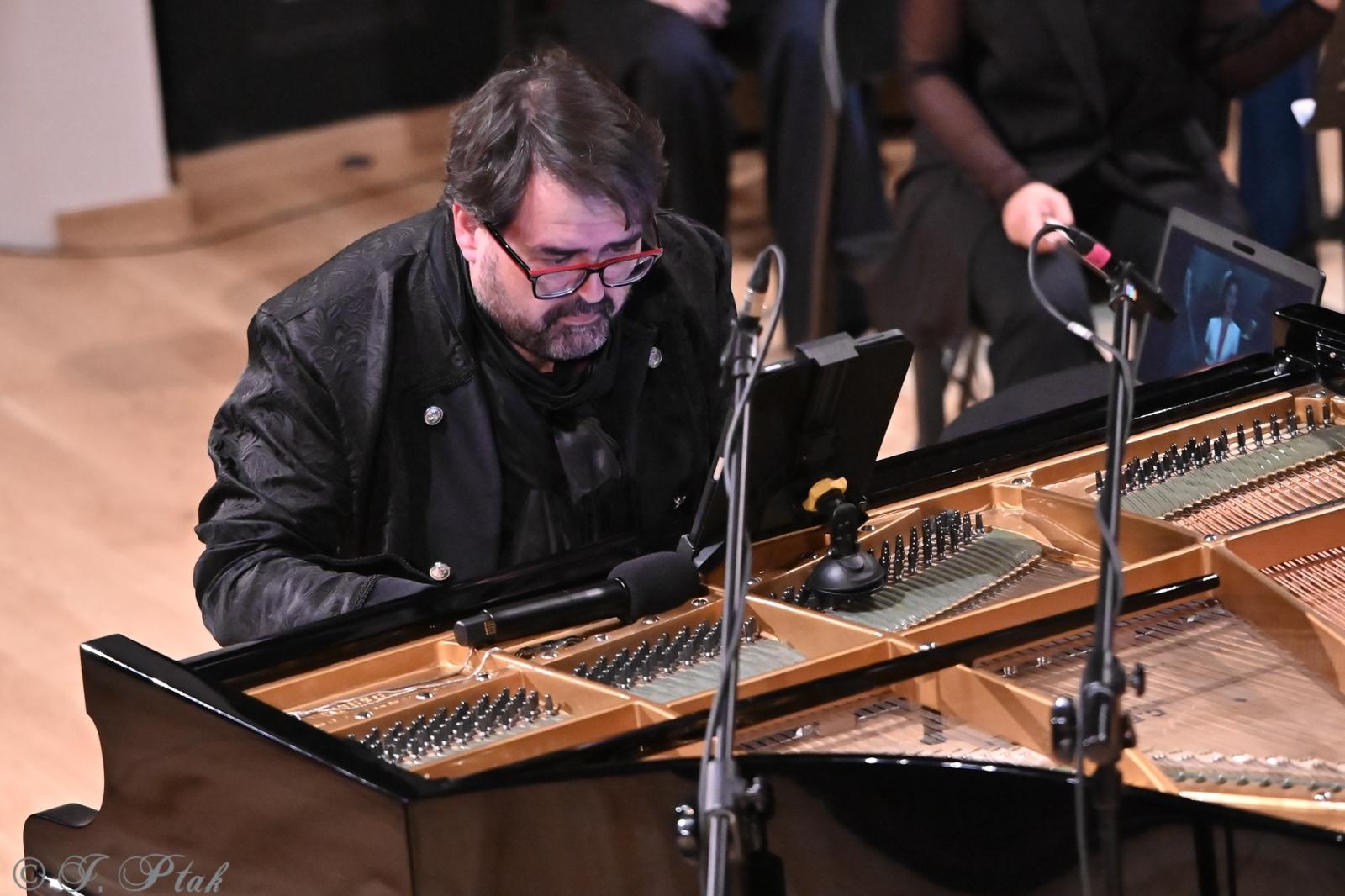 Zdjęcie w galerii na portalu naszraciborz.pl: AUKSO. Fantazja filmowa na deskach RCK w Raciborzu wiadomości z regionu