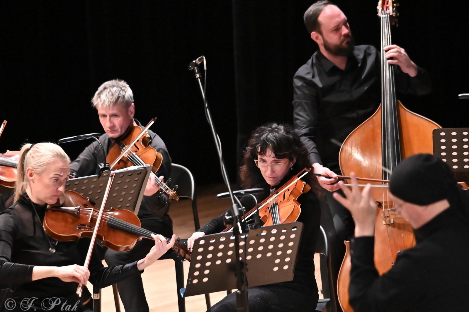 Zdjęcie w galerii na portalu naszraciborz.pl: AUKSO. Fantazja filmowa na deskach RCK w Raciborzu wiadomości z regionu