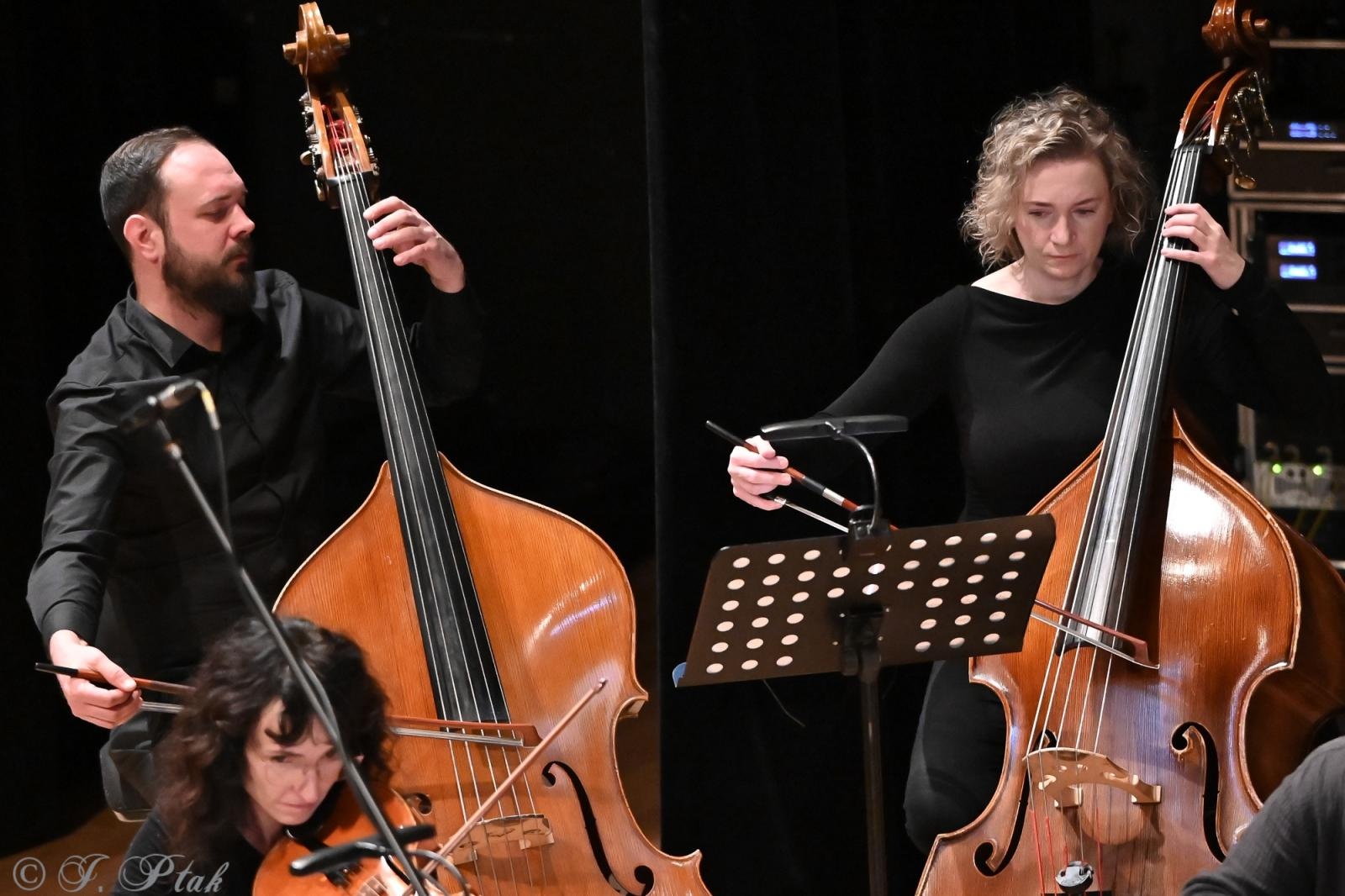 Zdjęcie w galerii na portalu naszraciborz.pl: AUKSO. Fantazja filmowa na deskach RCK w Raciborzu wiadomości z regionu