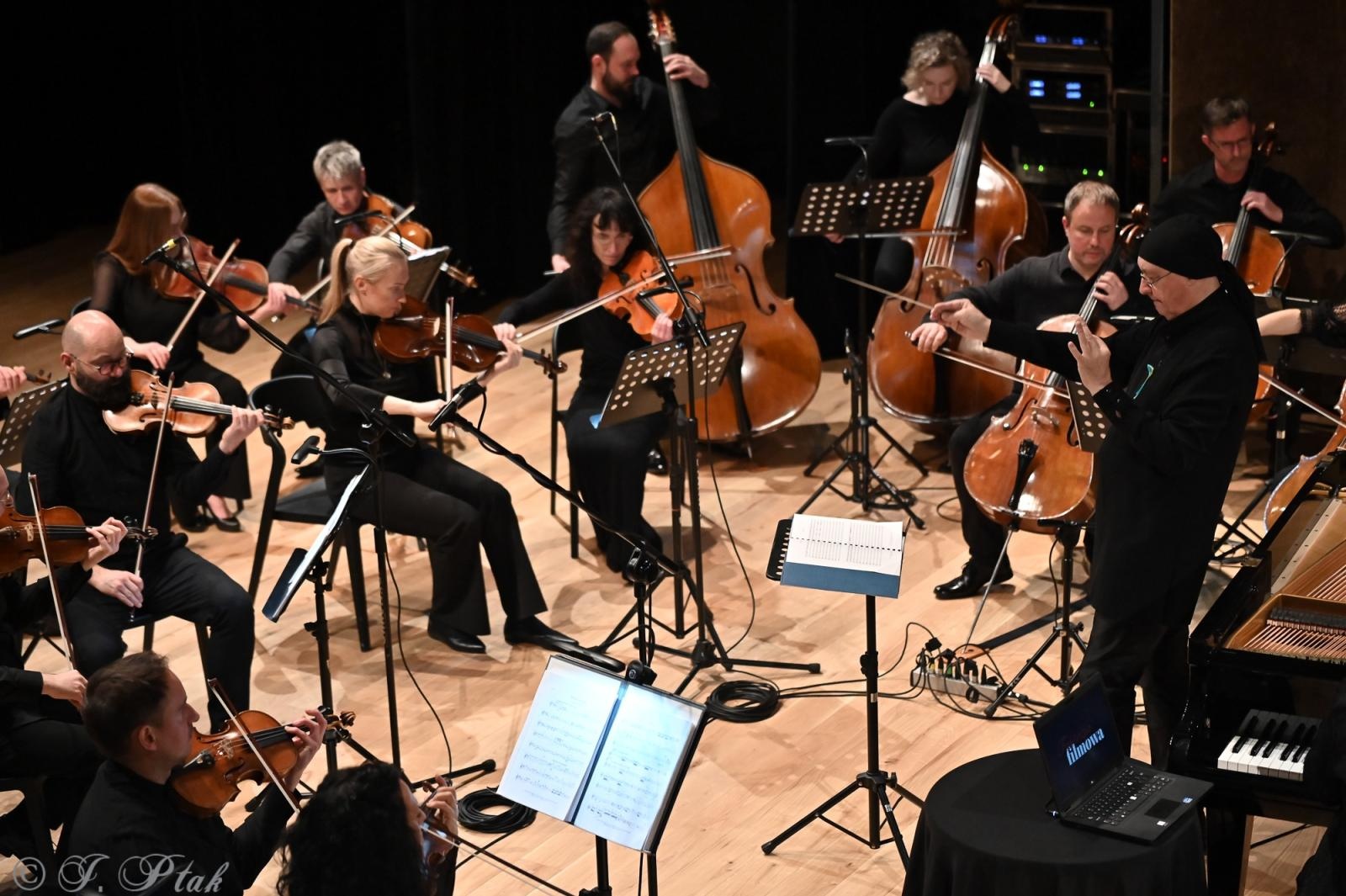 Zdjęcie w galerii na portalu naszraciborz.pl: AUKSO. Fantazja filmowa na deskach RCK w Raciborzu wiadomości z regionu