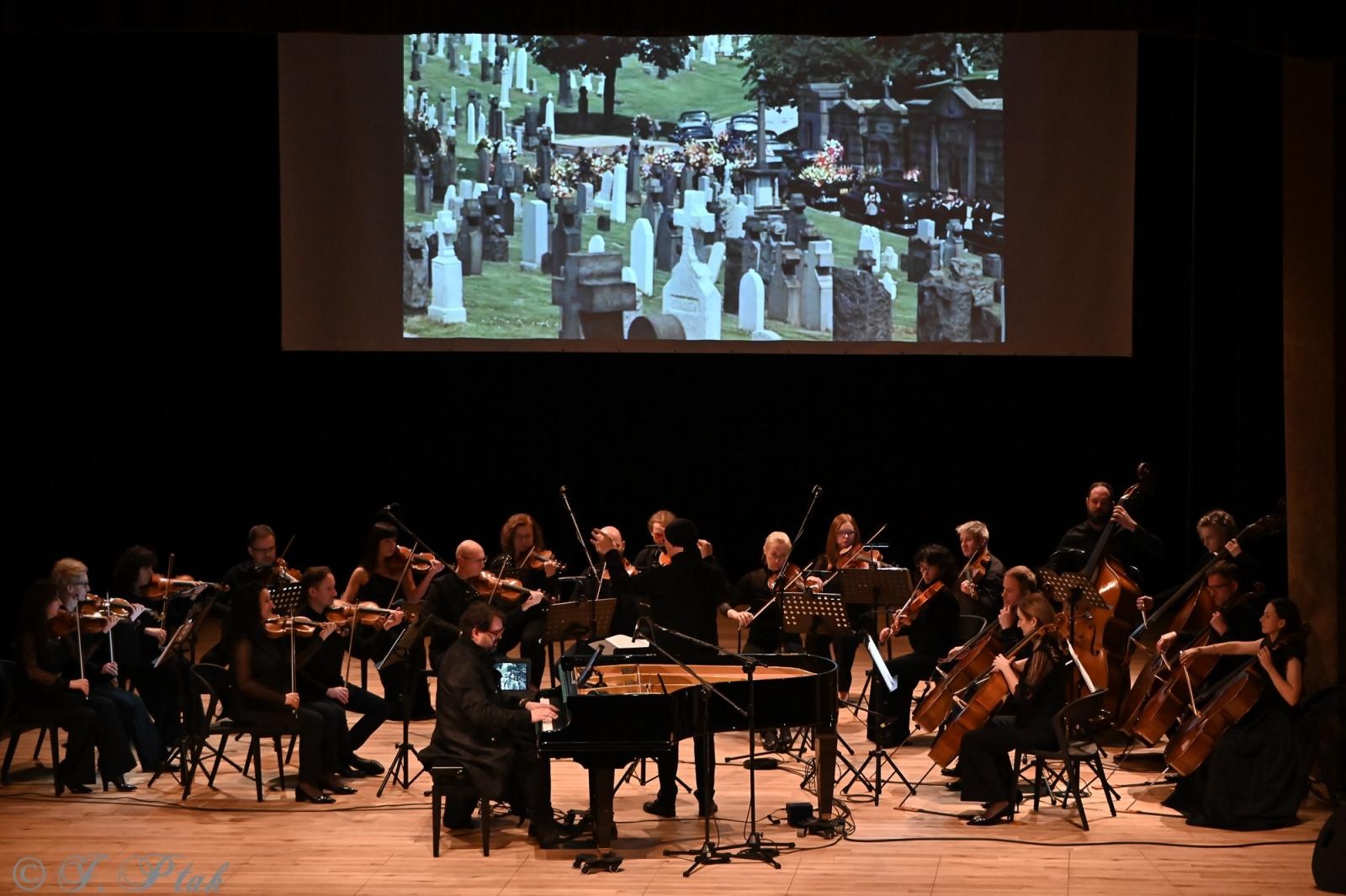 Zdjęcie w galerii na portalu naszraciborz.pl: AUKSO. Fantazja filmowa na deskach RCK w Raciborzu wiadomości z regionu